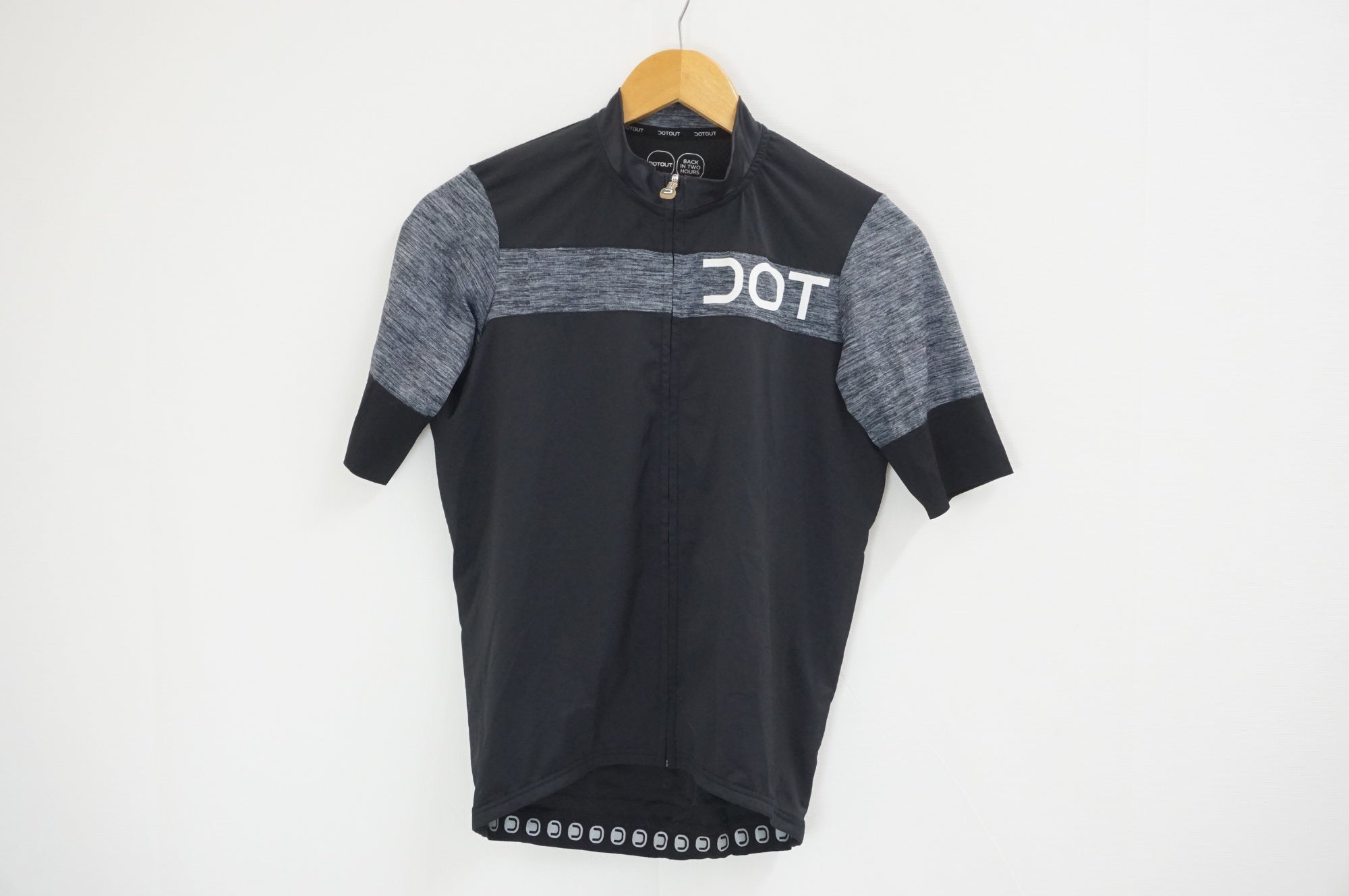 DOTOUT /新品未使用サイクルジャージ Mサイズ DOTOUT 「ドットアウト」 Mサイズ メンズ ジャージ / 福岡店