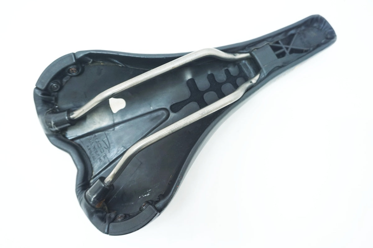 AVOCET 「アボセット」 AIR 40R TITANIUM O2 サドル / 大阪美原北インター店