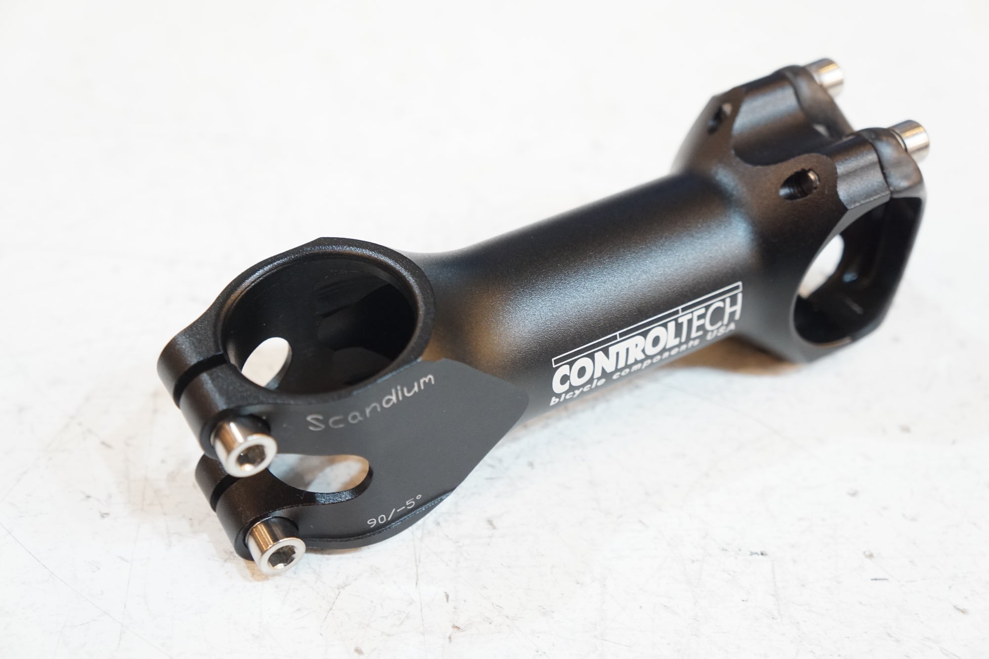 CONTROLTECH 「コントロールテック」 SCORDED 99 -5° 90mm φ31.8 ステム / バイチャリ浦和ベース