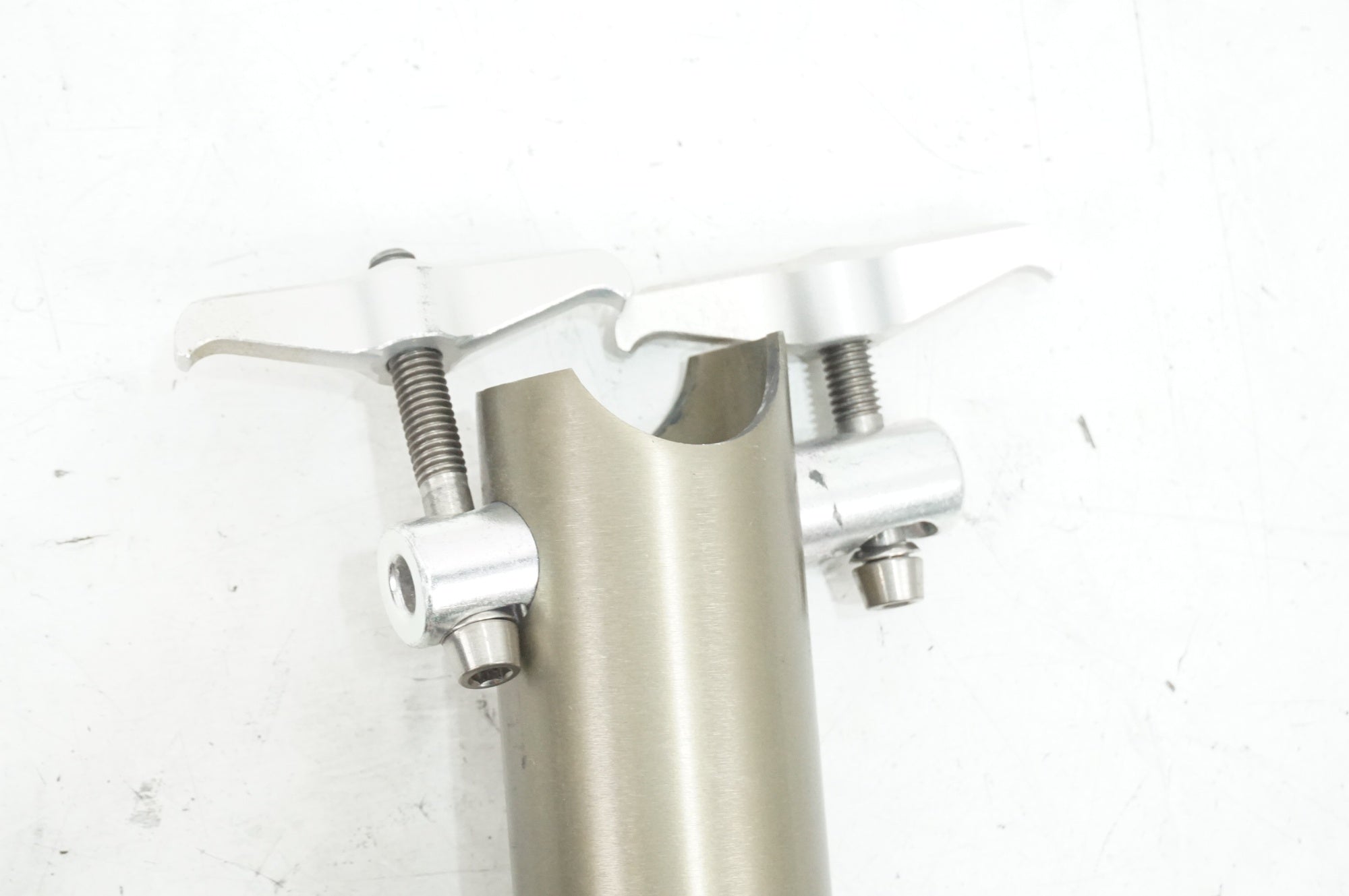 LITE CYCLE 「ライトサイクル」 570mm φ34.9 チタニウム ロング シートポスト / 大宮店