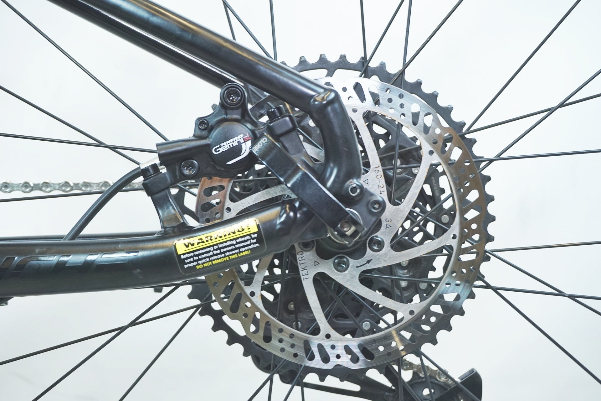 GT 「ジーティー」 AVALANCHE EXPERT 27.5" V2 2023年モデル マウンテンバイク / 有明ガーデン店