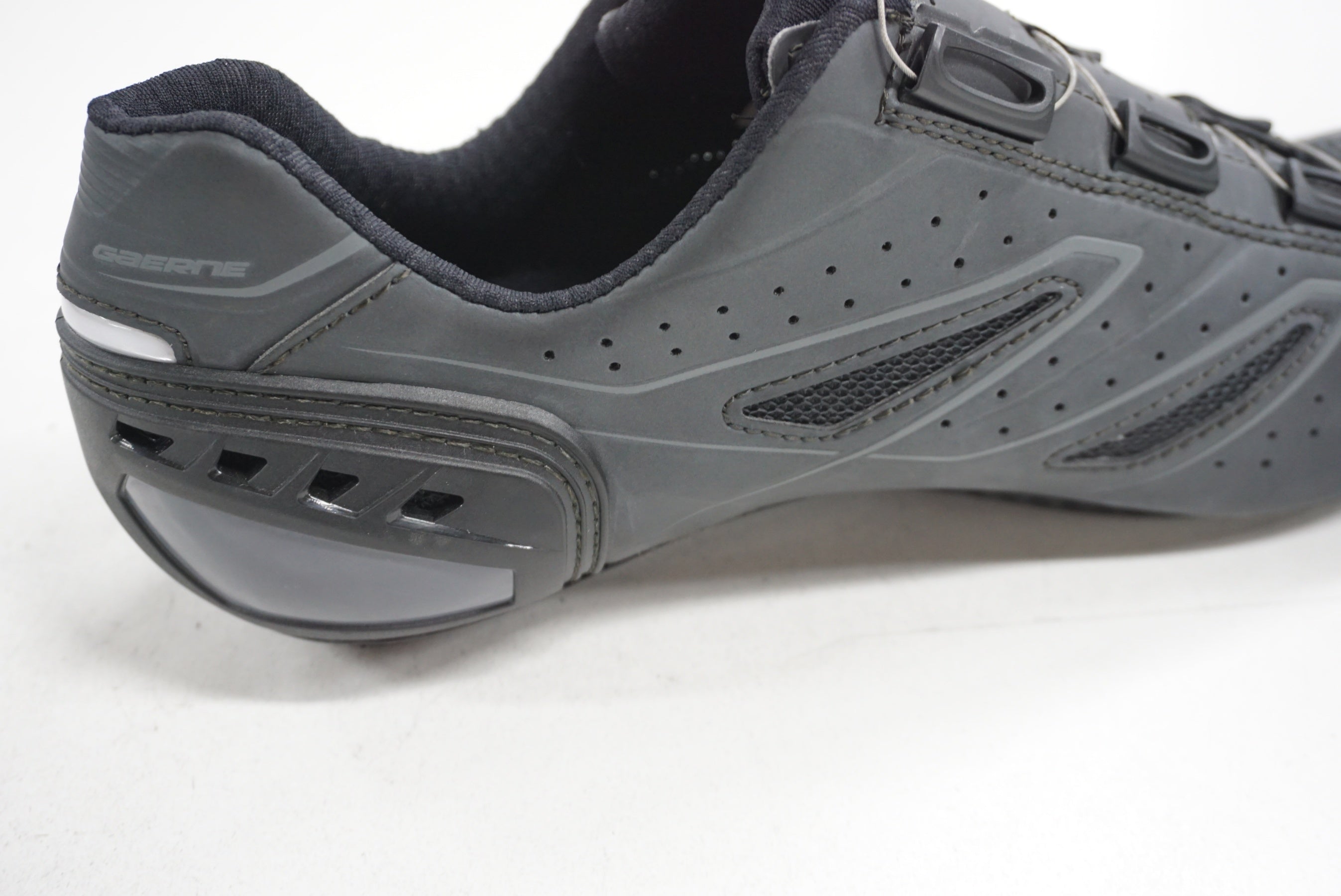 GAERNE 「ガエルネ」 CARBON G TORNADO 41(26.0cm) シューズ /阪急塚口店