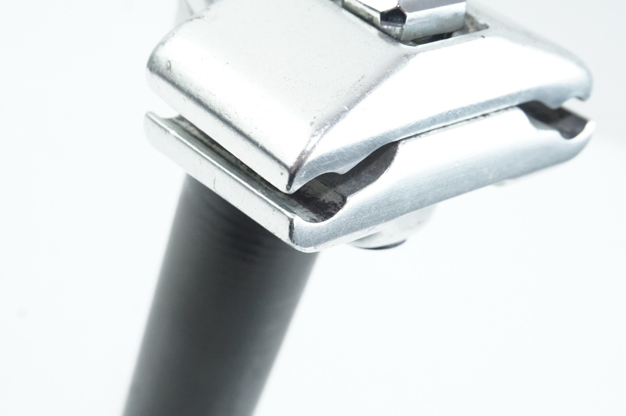 AMANDA 「アマンダ」 φ25.4 200mm カーボンシートポスト / 中目黒店