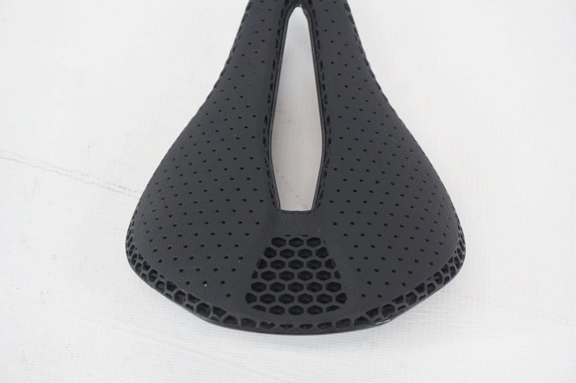 RYET 「リエット」 3D HONEY COMB サドル / 阪急塚口店