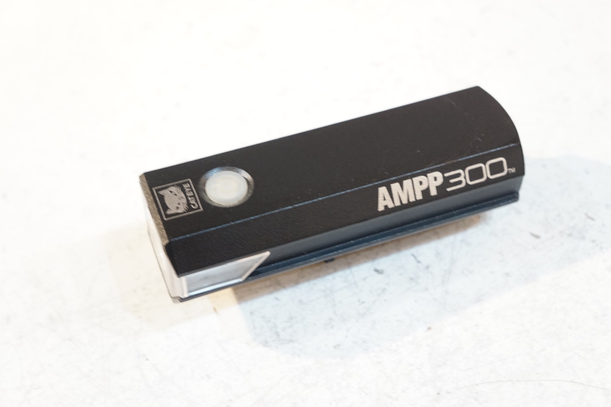 CATEYE 「キャットアイ」 AMPP 300 フロントライト / バイチャリ浦和ベース