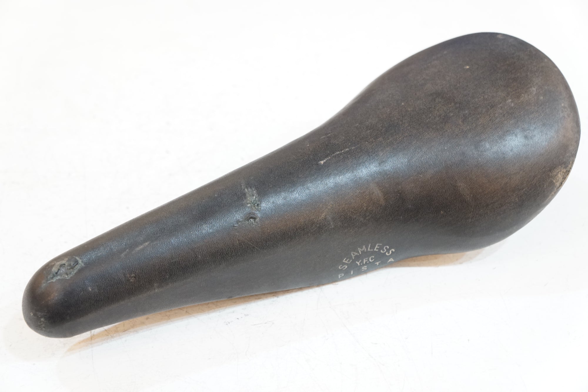 FUJITA 「フジタ」 SEAMLESS サドル / バイチャリ浦和ベース