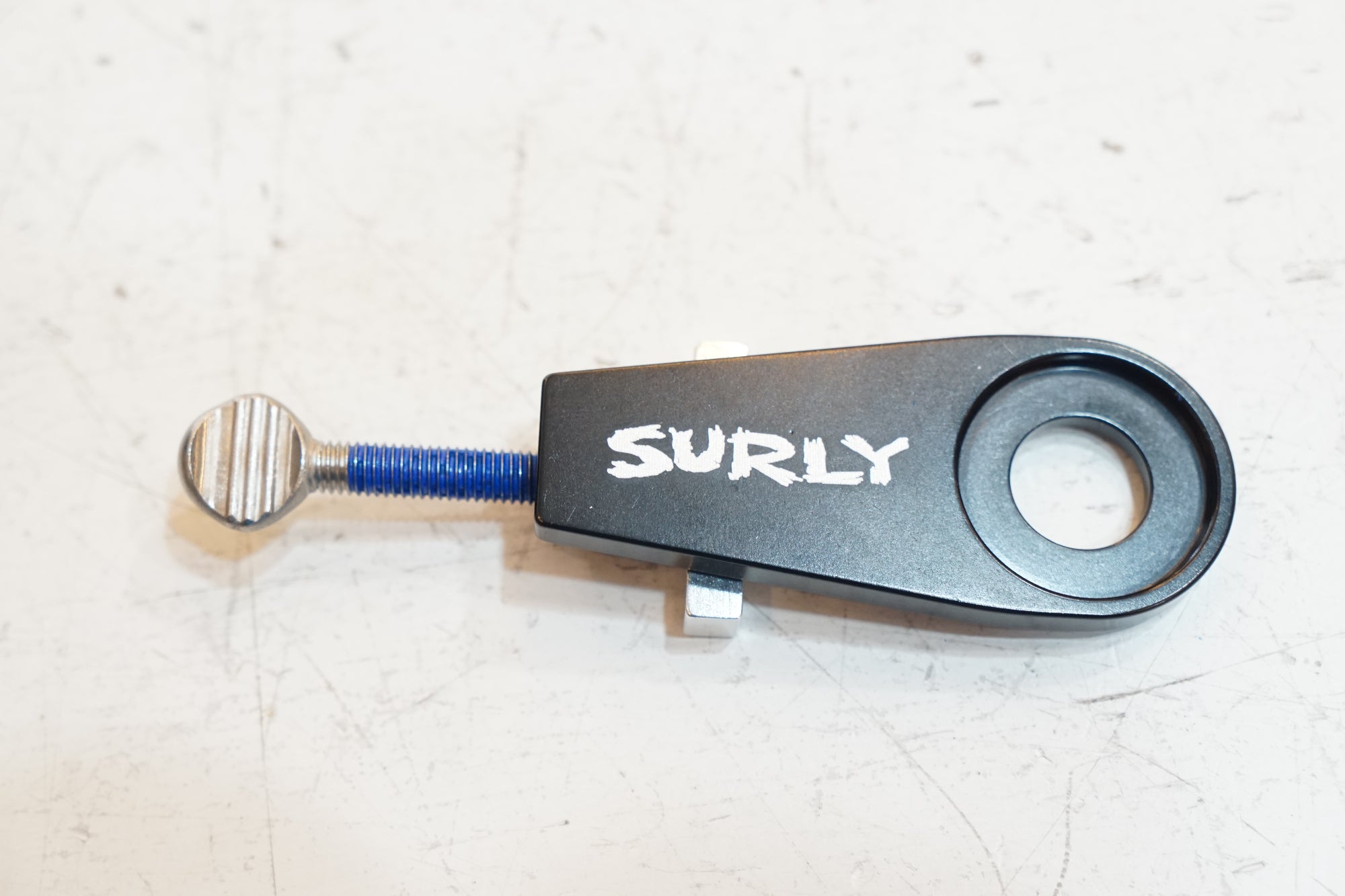 SURLY 「サーリー」 SNUGGNUT 12mm CHAIN TENSIONER サーリー テンショナー シングルスピード / バイチャリ浦和ベース