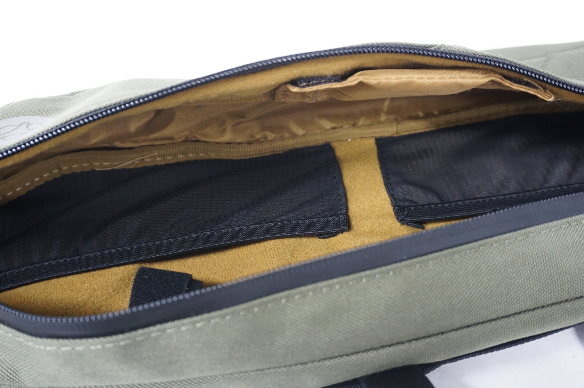 AGU 「アグ」 VENTURE FRAME PACK MEDIUM フレームバッグ / 阪急塚口店