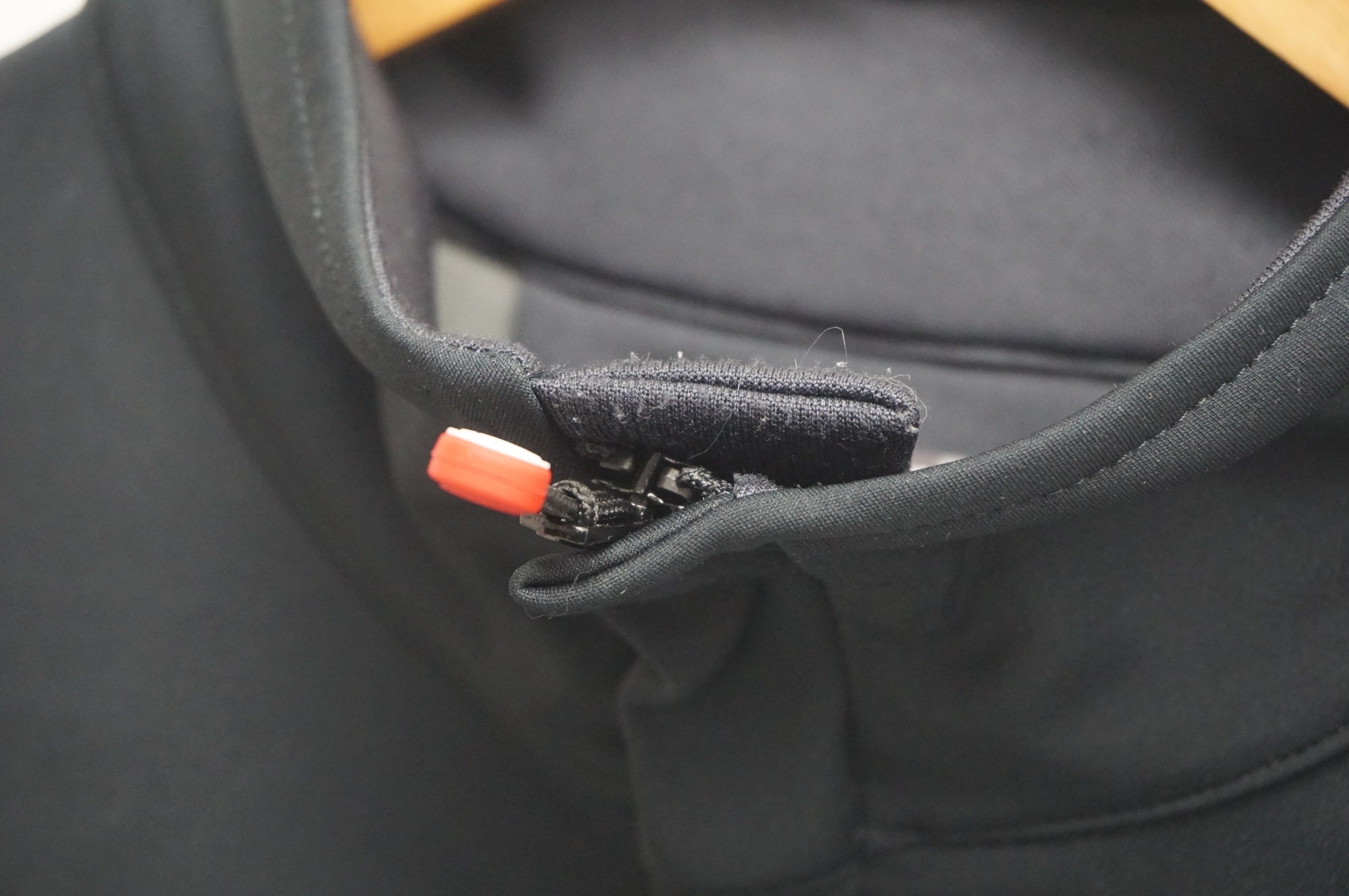 最終価格　カステリ　CASTELLIゴアテックス　GORE-TEX Mサイズ CASTELLI 「カステリ」 GORE-TEX INFINIUM Mサイズ メンズ ジャージ