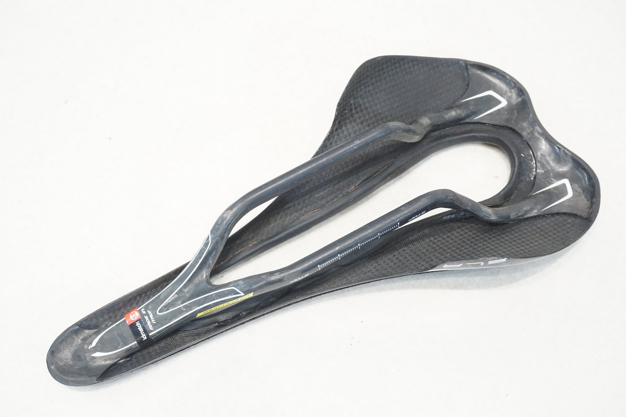 SELLE ITALIA 「セライタリア」 SLR TEKNO FLOW カーボンレール サドル / 横浜戸塚店