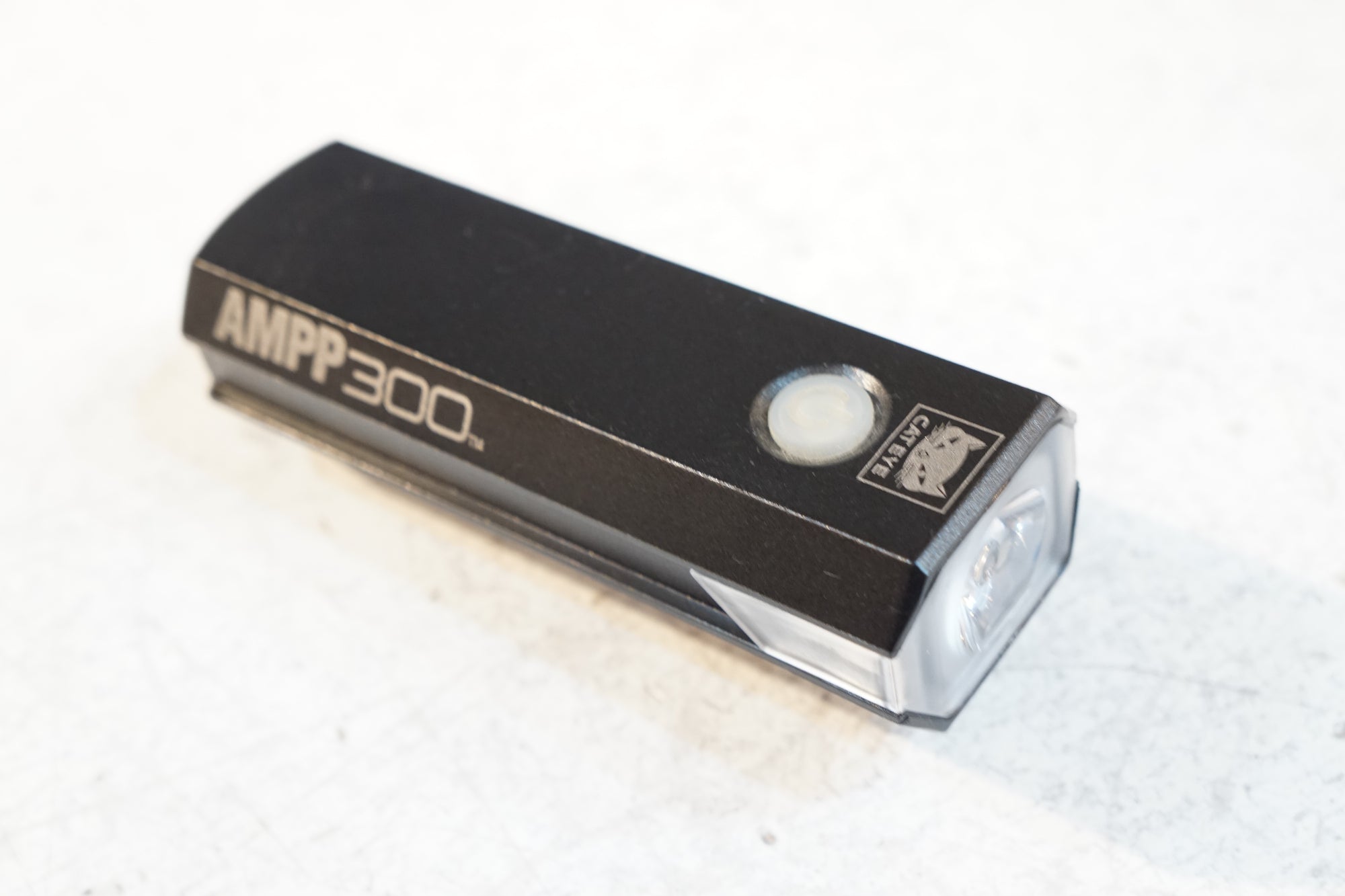 CATEYE 「キャットアイ」 AMPP 300 フロントライト / バイチャリ浦和ベース