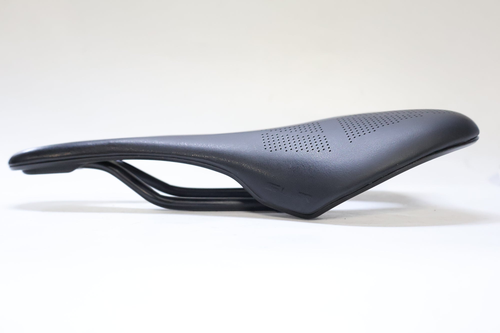 SELLE ITALIA 「セライタリア」 SLR BOOST SUPERFLOW S サドル / 高知店