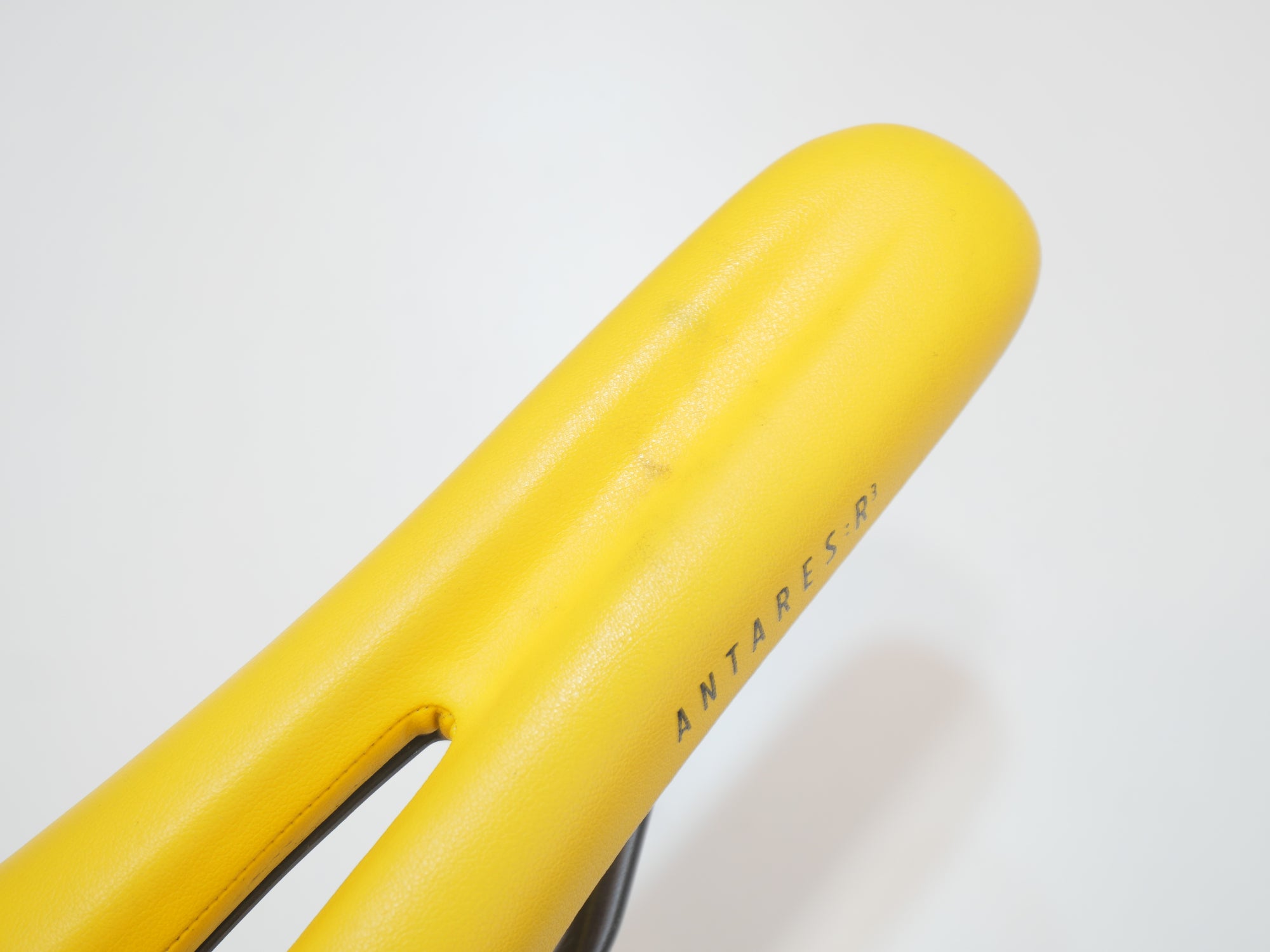 FIZIK 「フィジーク」 ANTARES R3 OPEN サドル / バイチャリ浦和ベース