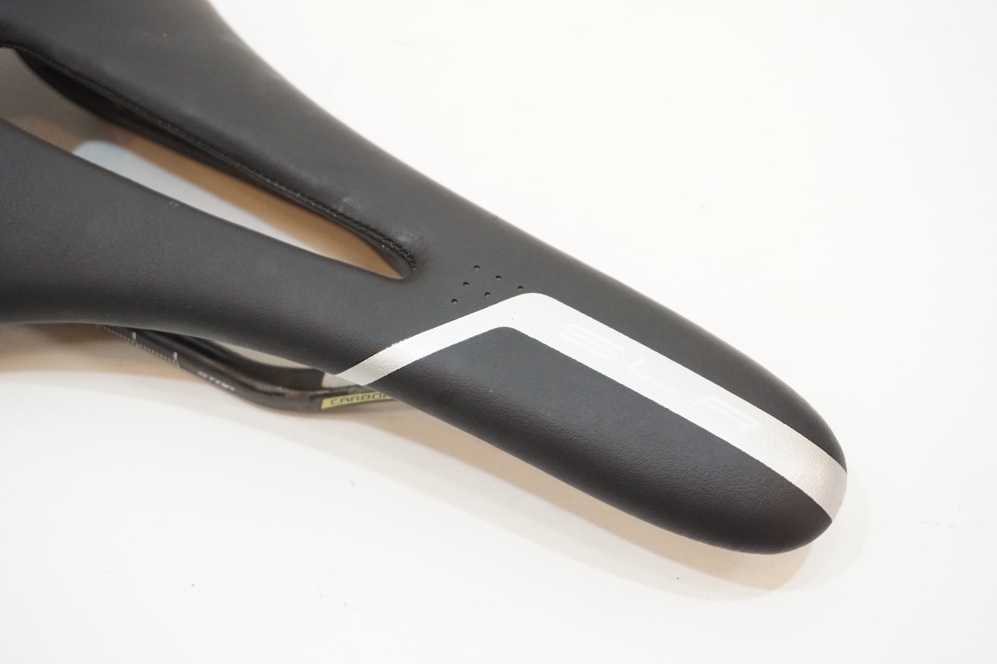 SELLE ITALIA 「セラ イタリア」 SLR KIT CARBONIO サドル / バイチャリ浦和ベース