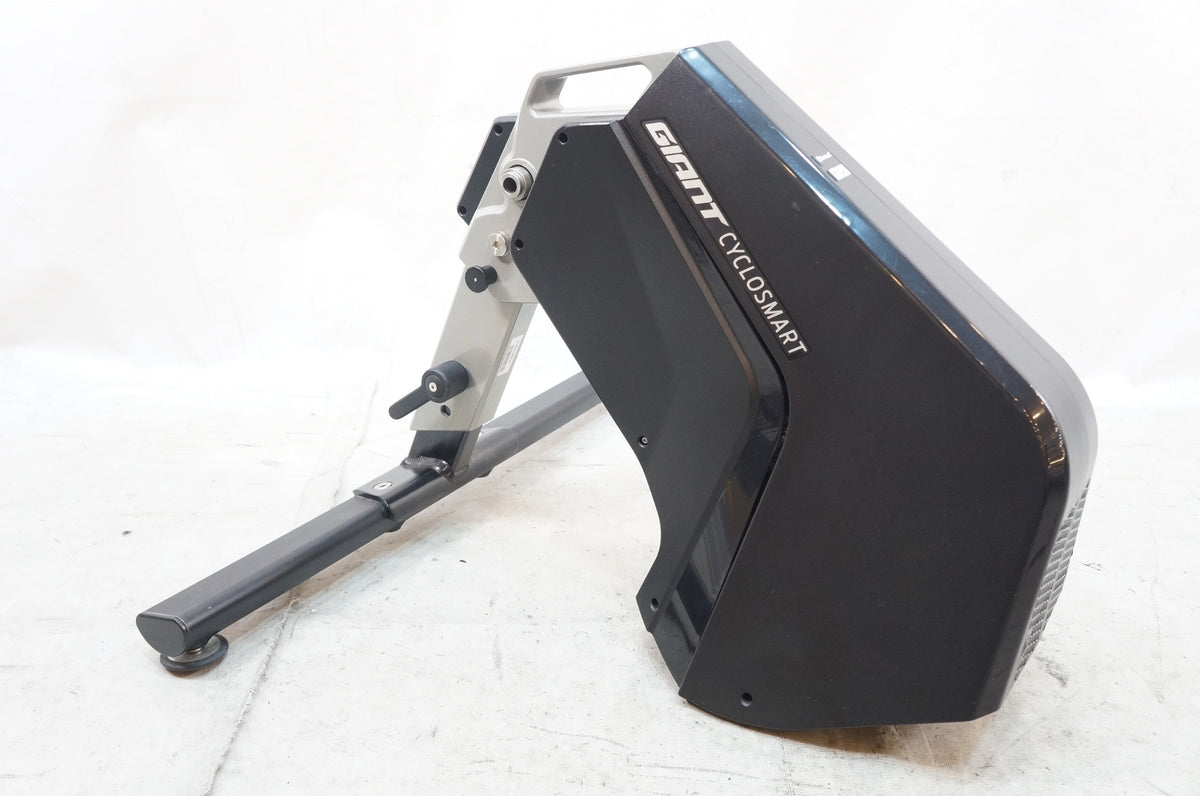 GIANT 「ジャイアント」 CYCLOSMART スマートトレーナー / 浦和ベース