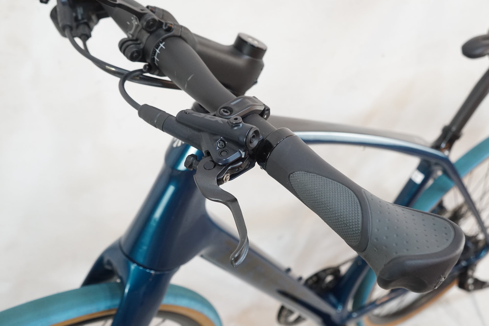 TREK 「トレック」 FX SPORT4 CARBON 2022-2024年モデル クロスバイク
