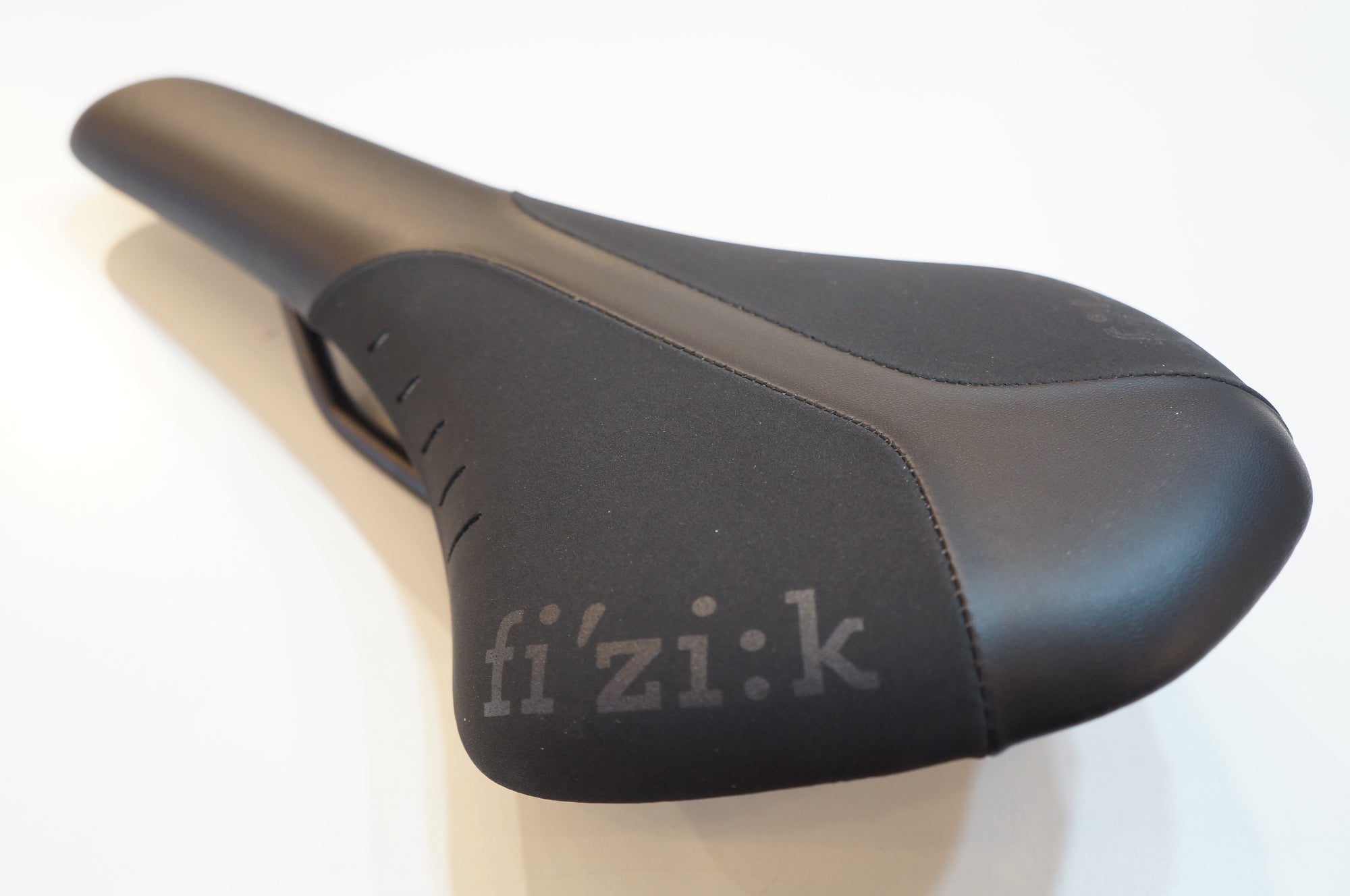 FIZIK 「フィジーク」 ANTARES R7 サドル / バイチャリ浦和ベース