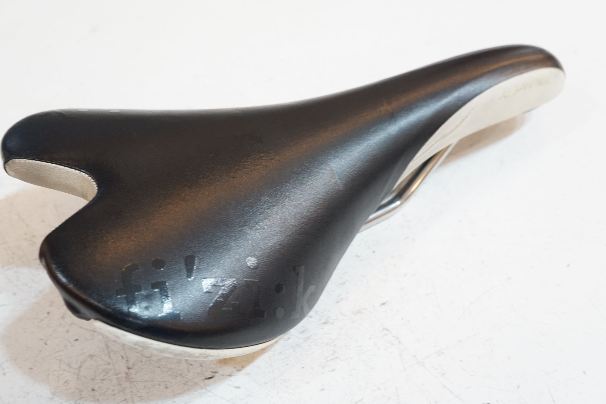 FIZIK 「フィジーク」 ALIANTE サドル / バイチャリ浦和ベース