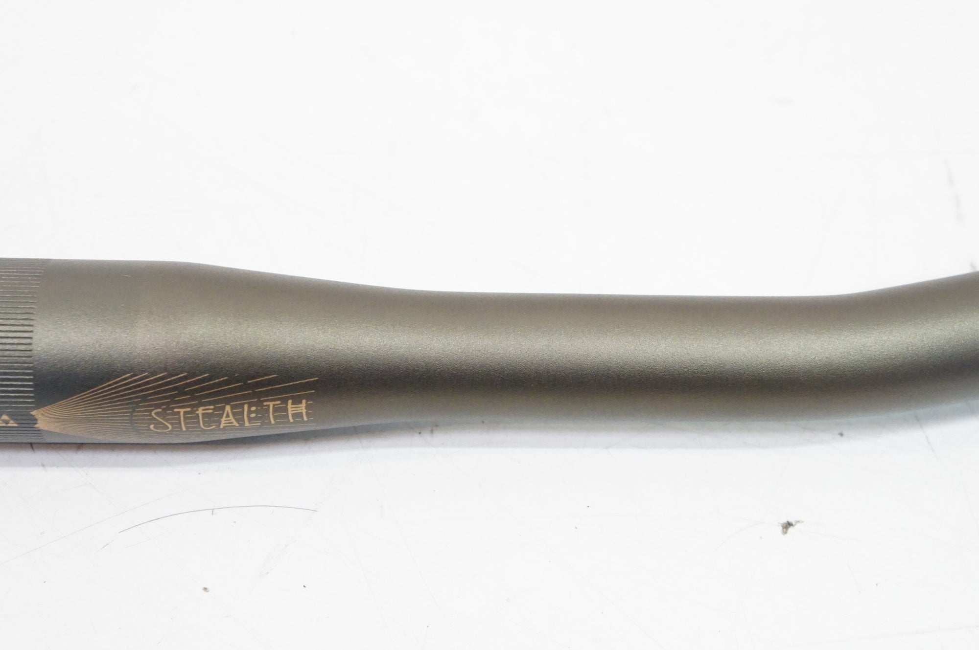 SIMWORKS BY NITTO 「シムワークス バイ ニットー」 LITTLE NICK STEALTH BAR SW02 SSB 750mm φ31.8 ハンドル / 熊谷本店