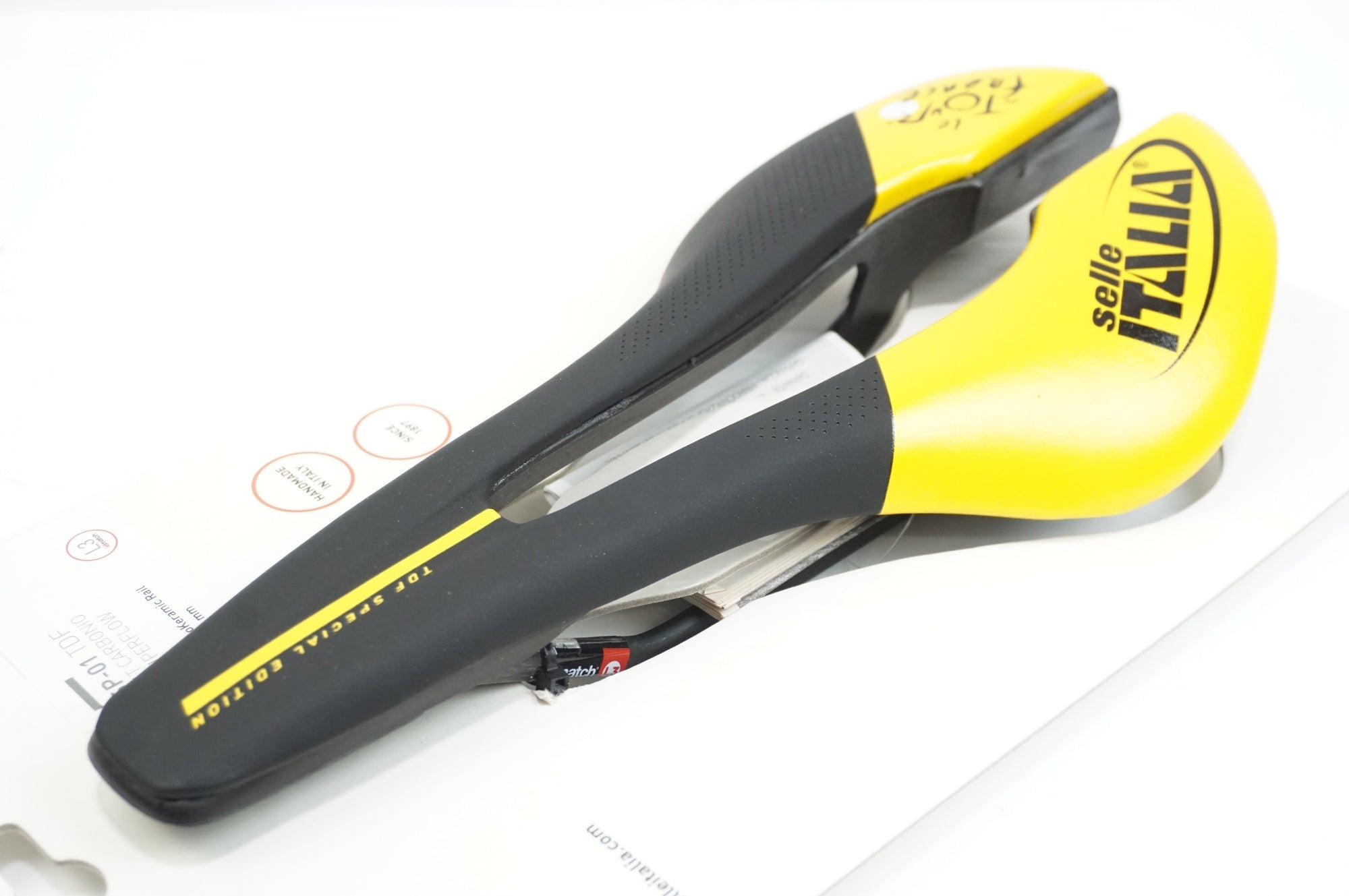 SELLE ITALIA 「セライタリア」 SP-01 SUPER FLOW KIT CARBONIO TDF EDITION サドル / 中目黒店