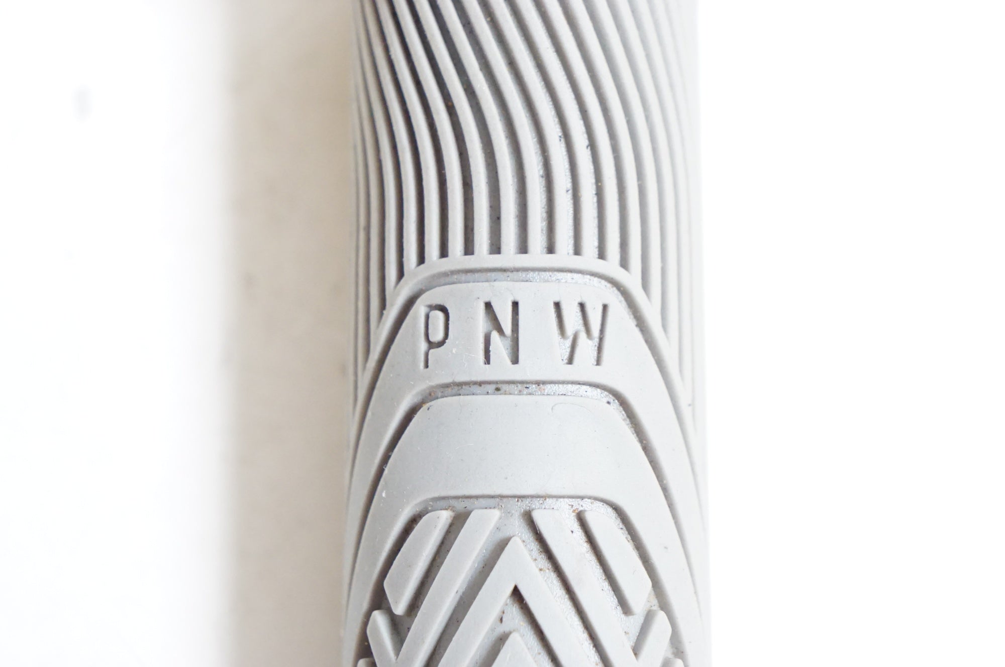 PNW COMPONENTS 「ピーエヌダブリュー コンポーネント」 LOAM GRIP グリップ / 熊谷本店