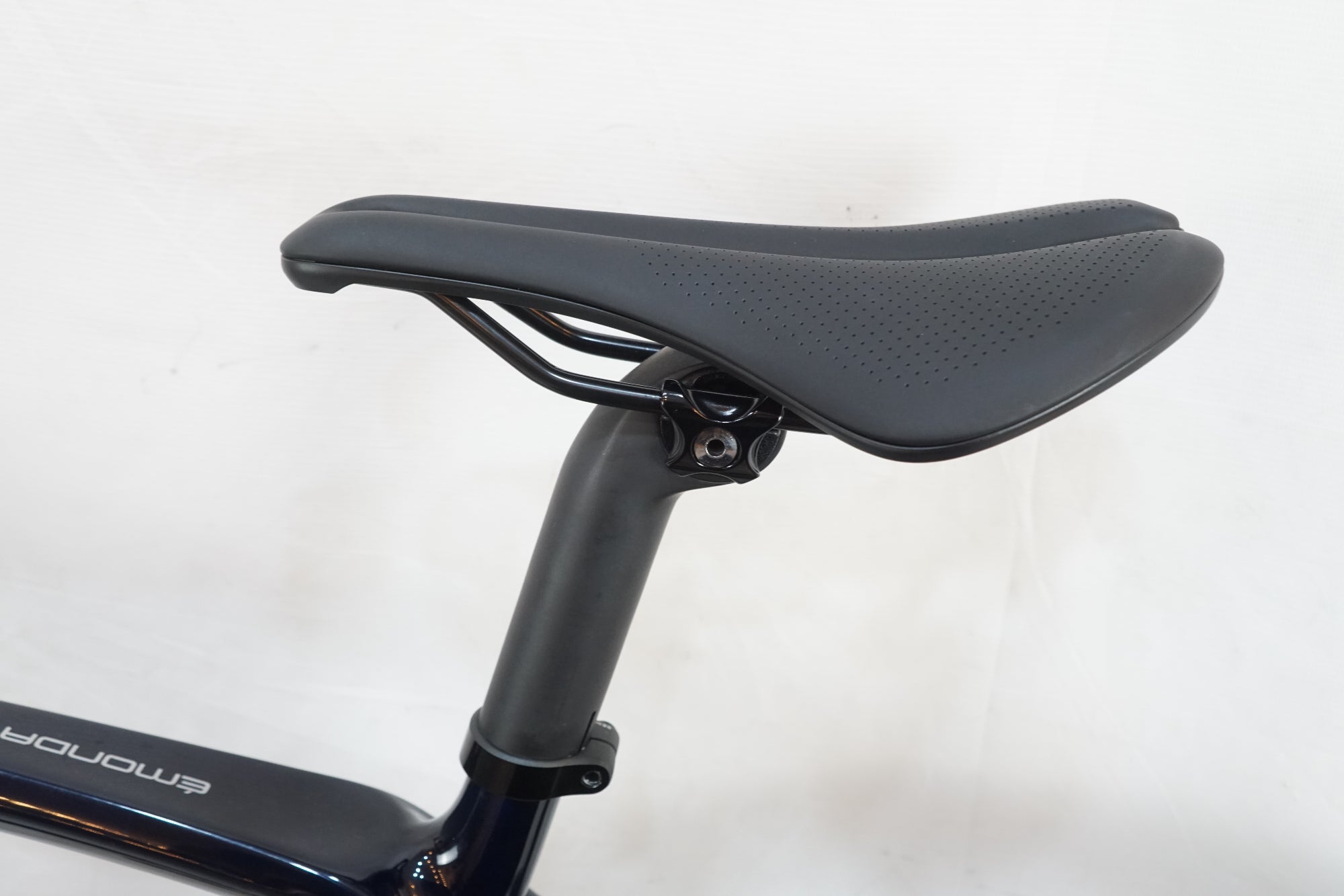 TREK 「トレック」 EMONDA SLR6 2023年モデル ロードバイク
