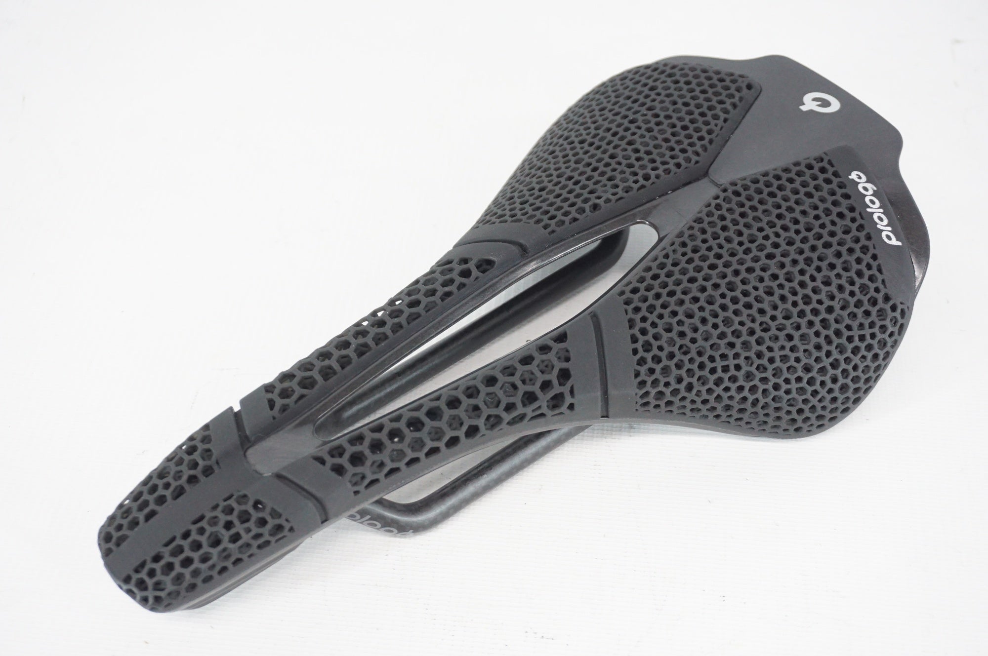 PROLOGO 「プロロゴ」 SCRATCH M5 PAS 3DMSS TIROX サドル / 阪急塚口店