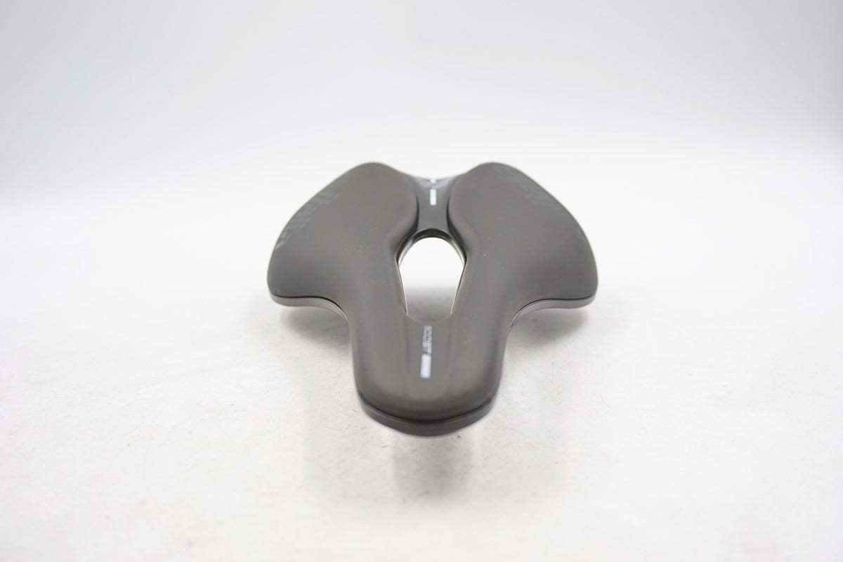 SELLE ITALIA 「セライタリア」 NOVUS BOOST EVO サドル / 奈良店