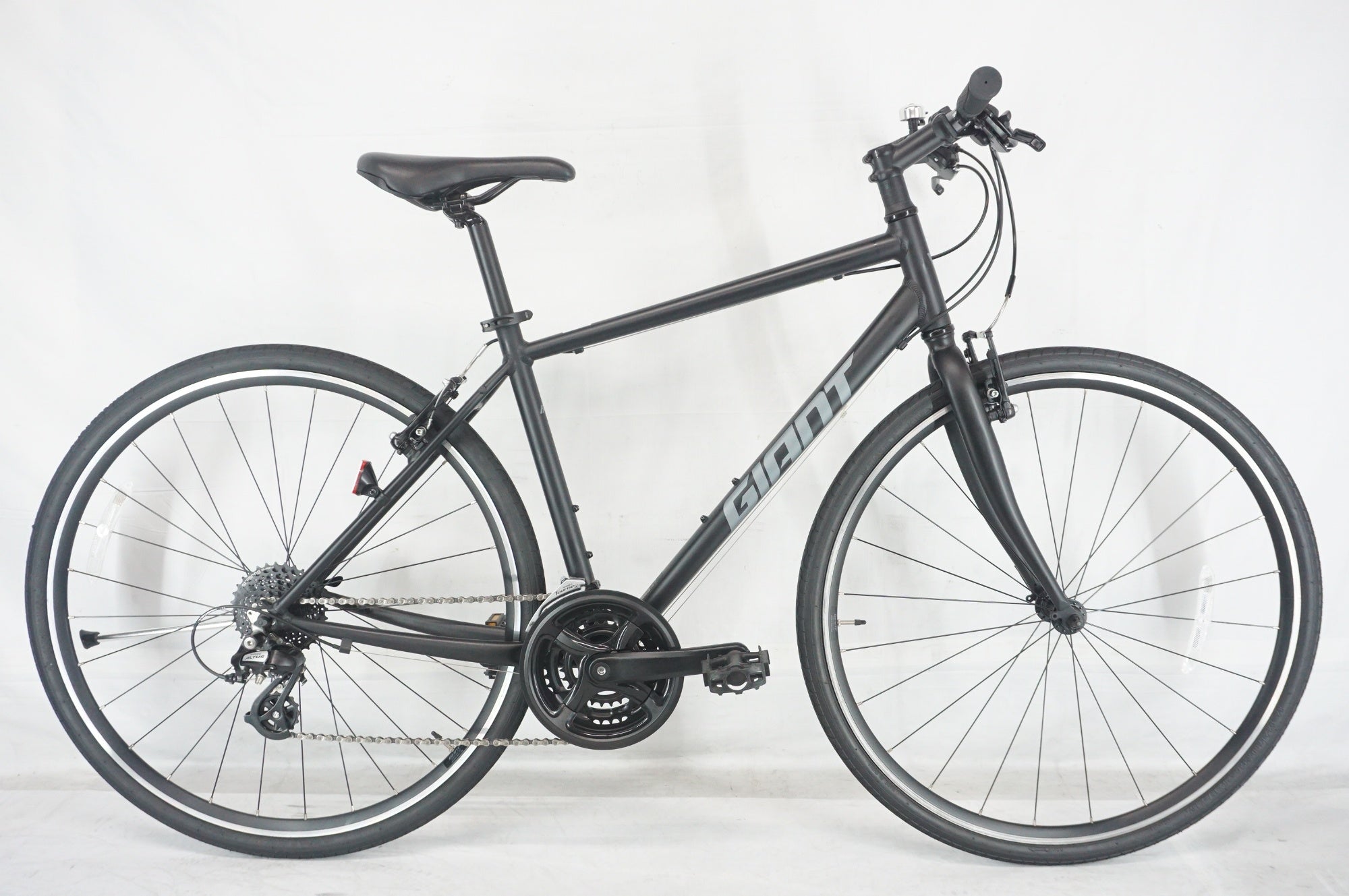 GIANT 「ジャイアント」 ESCAPE R3 2026年モデル クロスバイク / 阪急塚口店