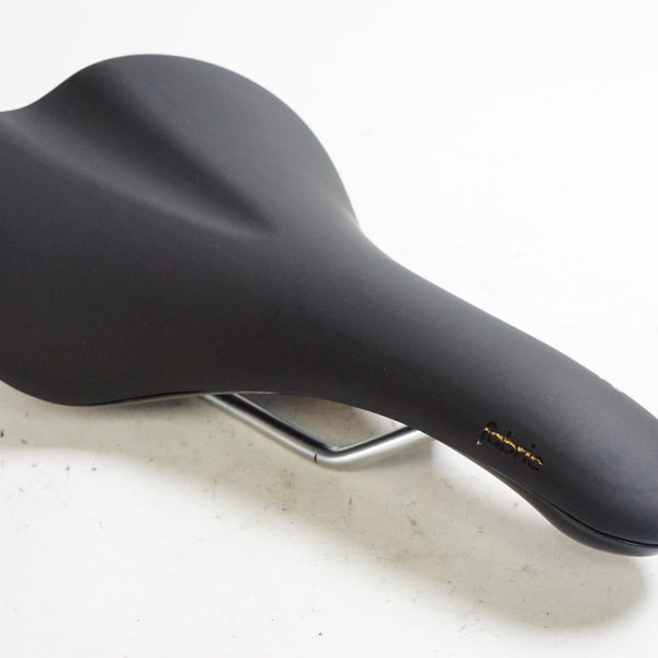 ファブリックカーボンサドル FABRIC 「ファブリック」 SCOOP FLAT ULTIMATE CARBON サドル