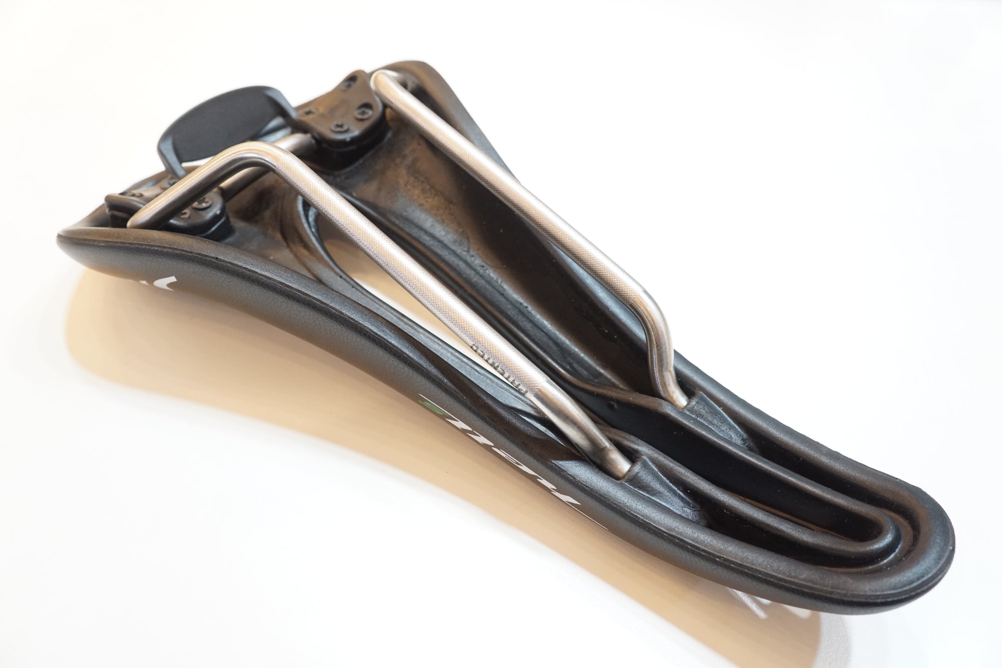 SELLE SMP 「セラエスエムピー」 HELL S サドル / バイチャリ浦和ベース