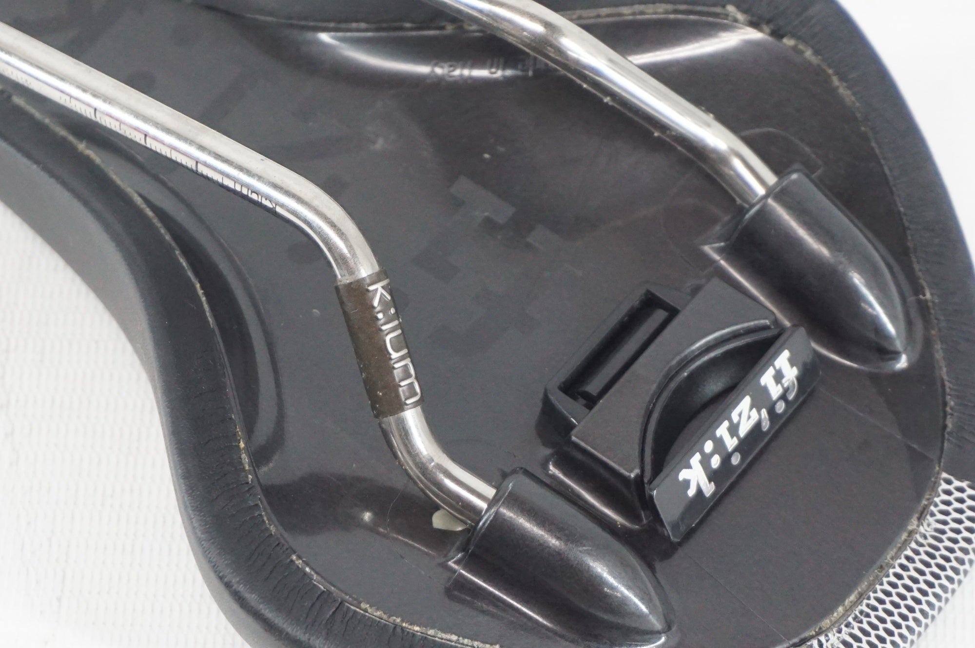 FIZIK 「フィジーク」 ANTARES VERSUS X k:ium サドル / 阪急塚口店