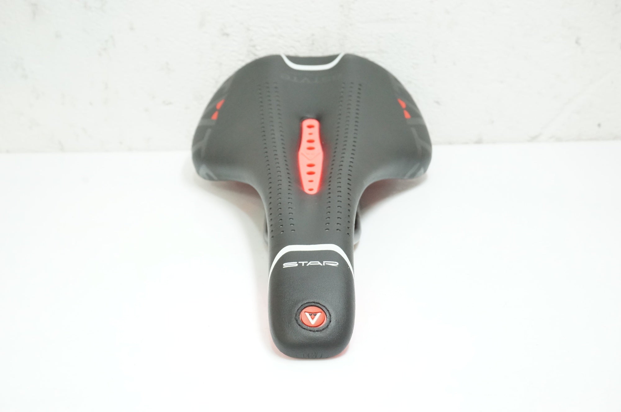 ASTUTE 「アスチュート」 STAR LINE VT サドル / 大宮店