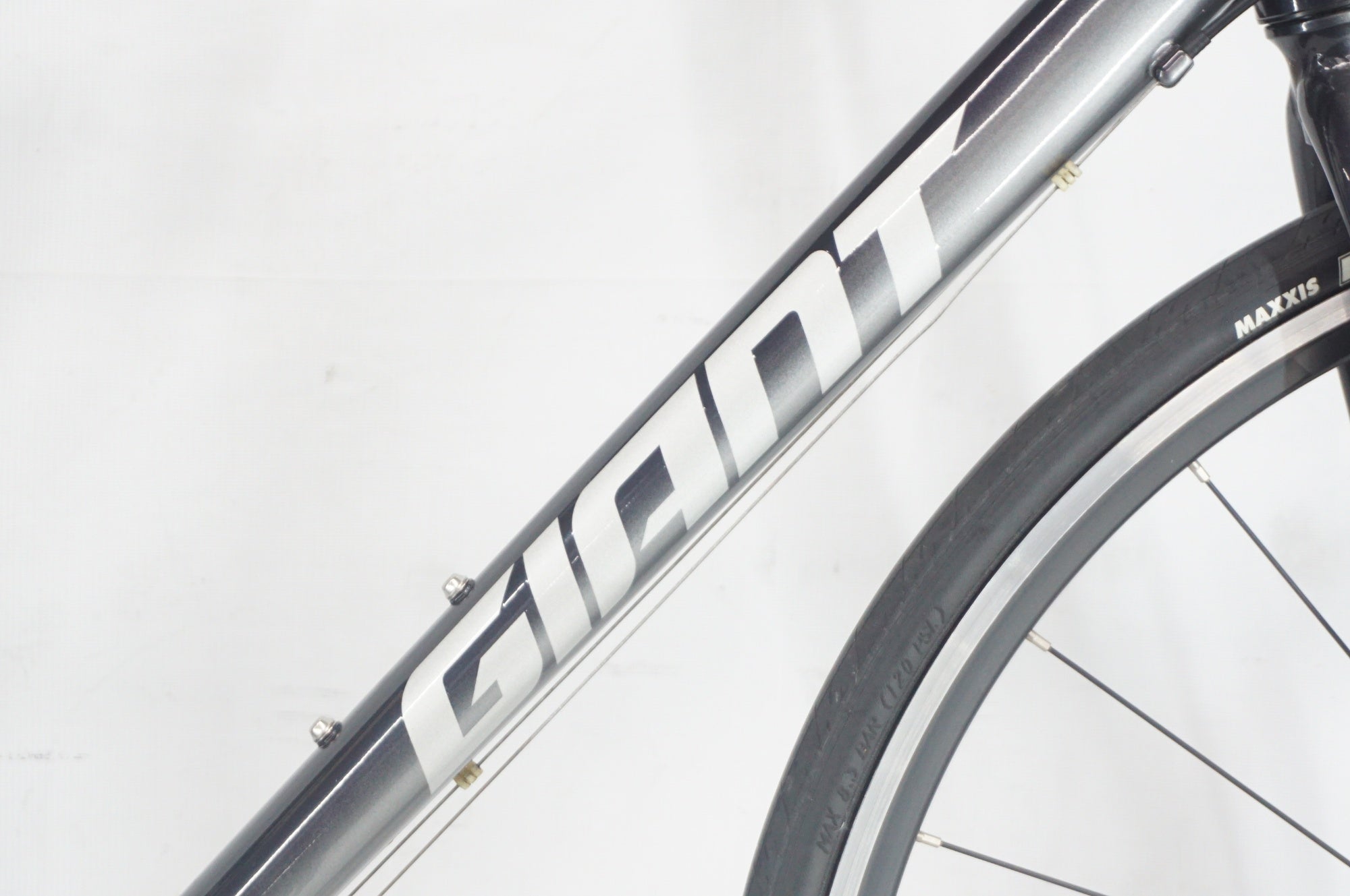 GIANT 「ジャイアント」 ESCAPE R3 2020年モデル クロスバイク / 阪急塚口店