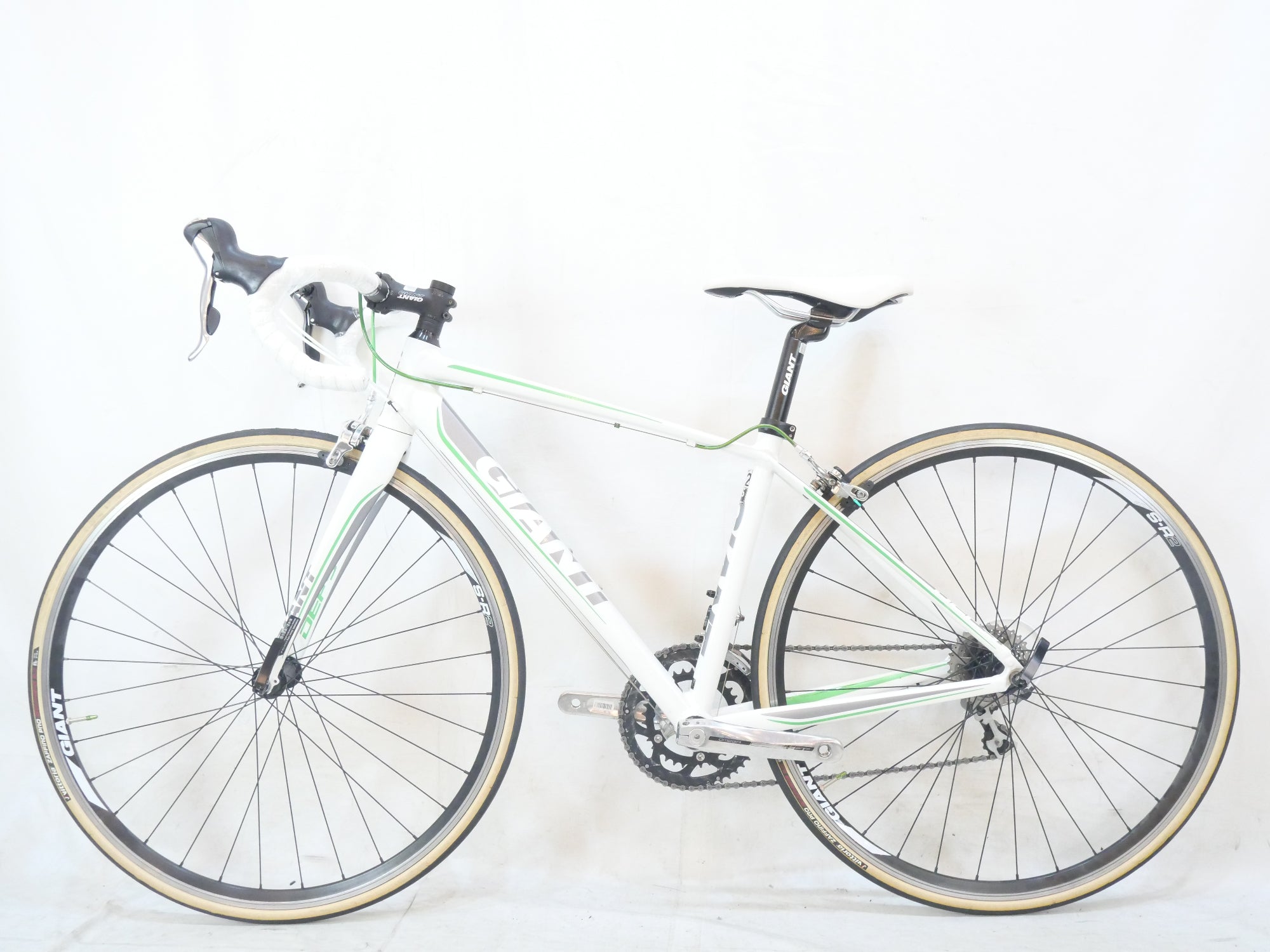 GIANT 「ジャイアント」 DEFY2 2012年モデル ロードバイク / バイチャリ浦和ベース