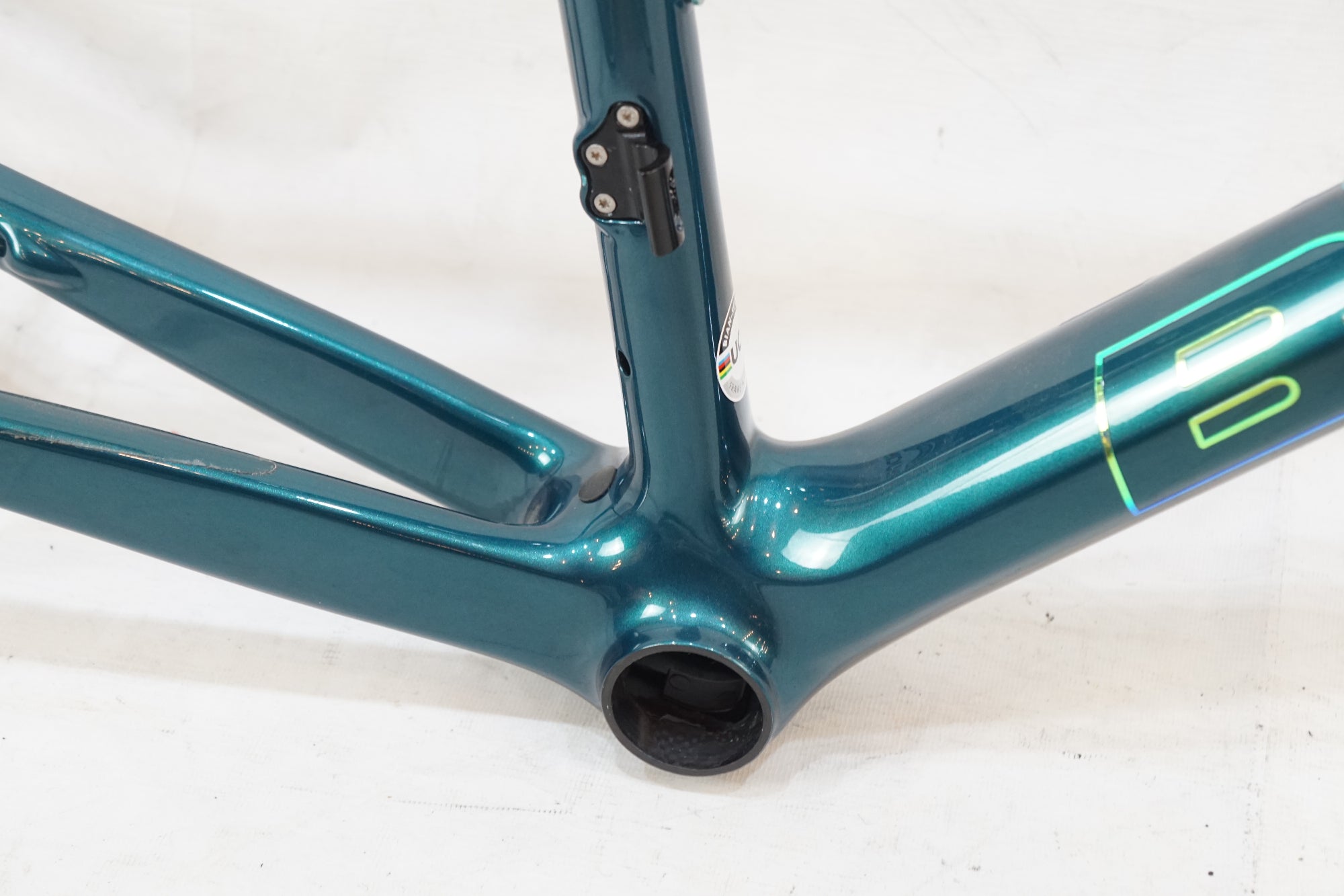 BIANCHI 「ビアンキ」 SPECIALISSIMA DISC 2022年モデル フレームセット / バイチャリ浦和ベース