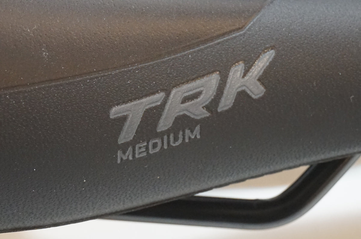 SELLE SMP 「セラエスエムピー」 TRK MEDIUM サドル / 浦和ベース
