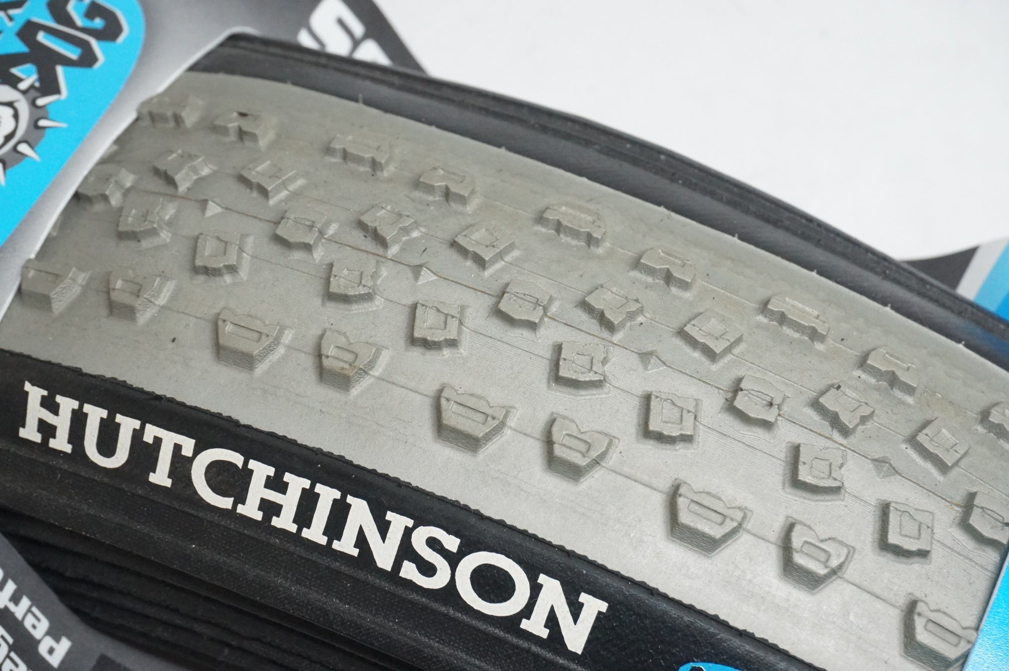 HUTCHINSON 「ハッチンソン」 BULLDOG CX 700×34C タイヤ / 大宮店