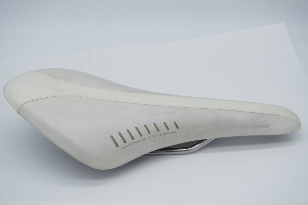 FIZIK 「フィジーク」 ARIONE WING FLEX サドル / 滋賀大津店