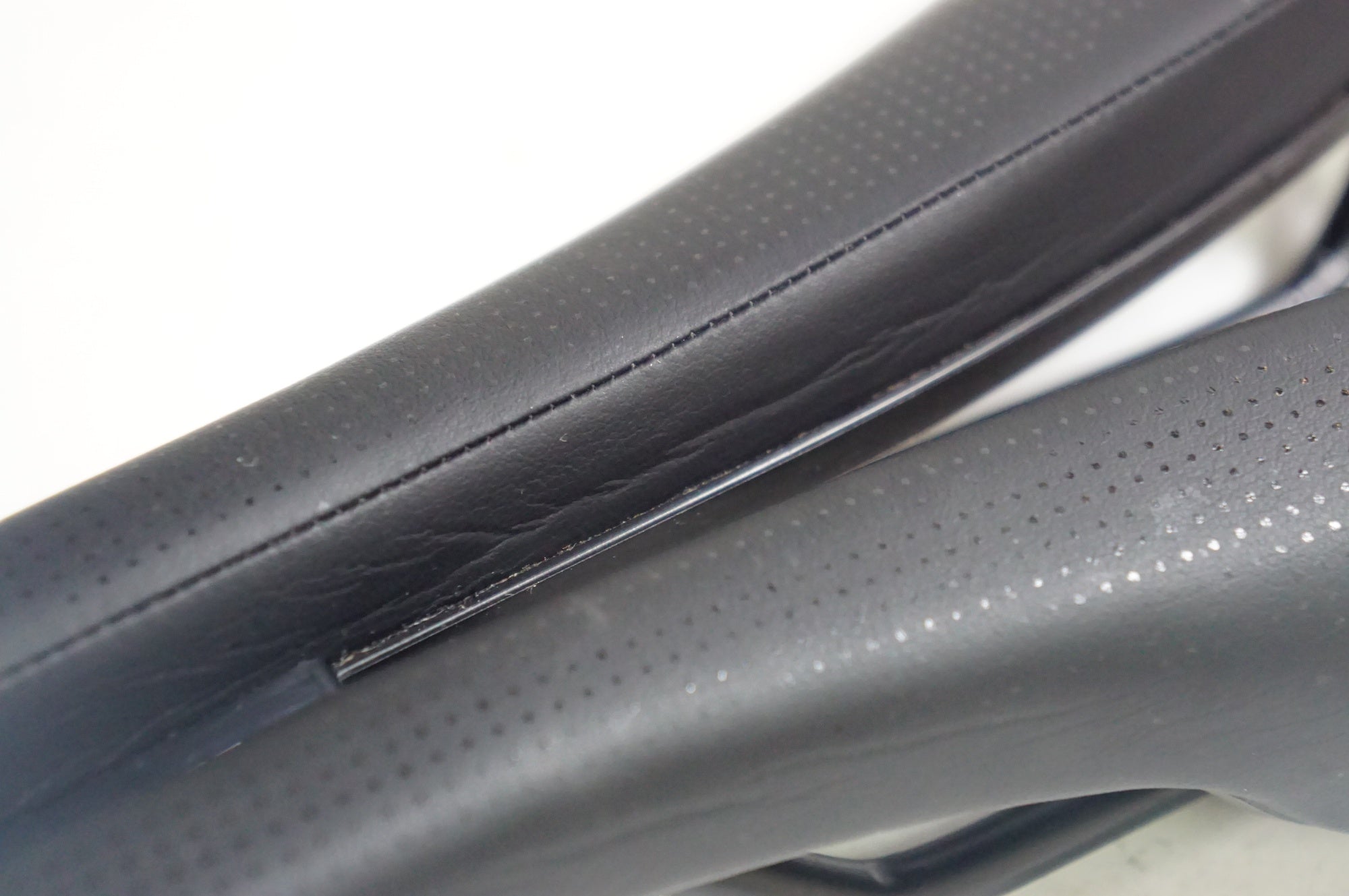 SELLE ITALIA 「セライタリア」 WATT GEL SUPERFLOWS サドル / 熊谷本店