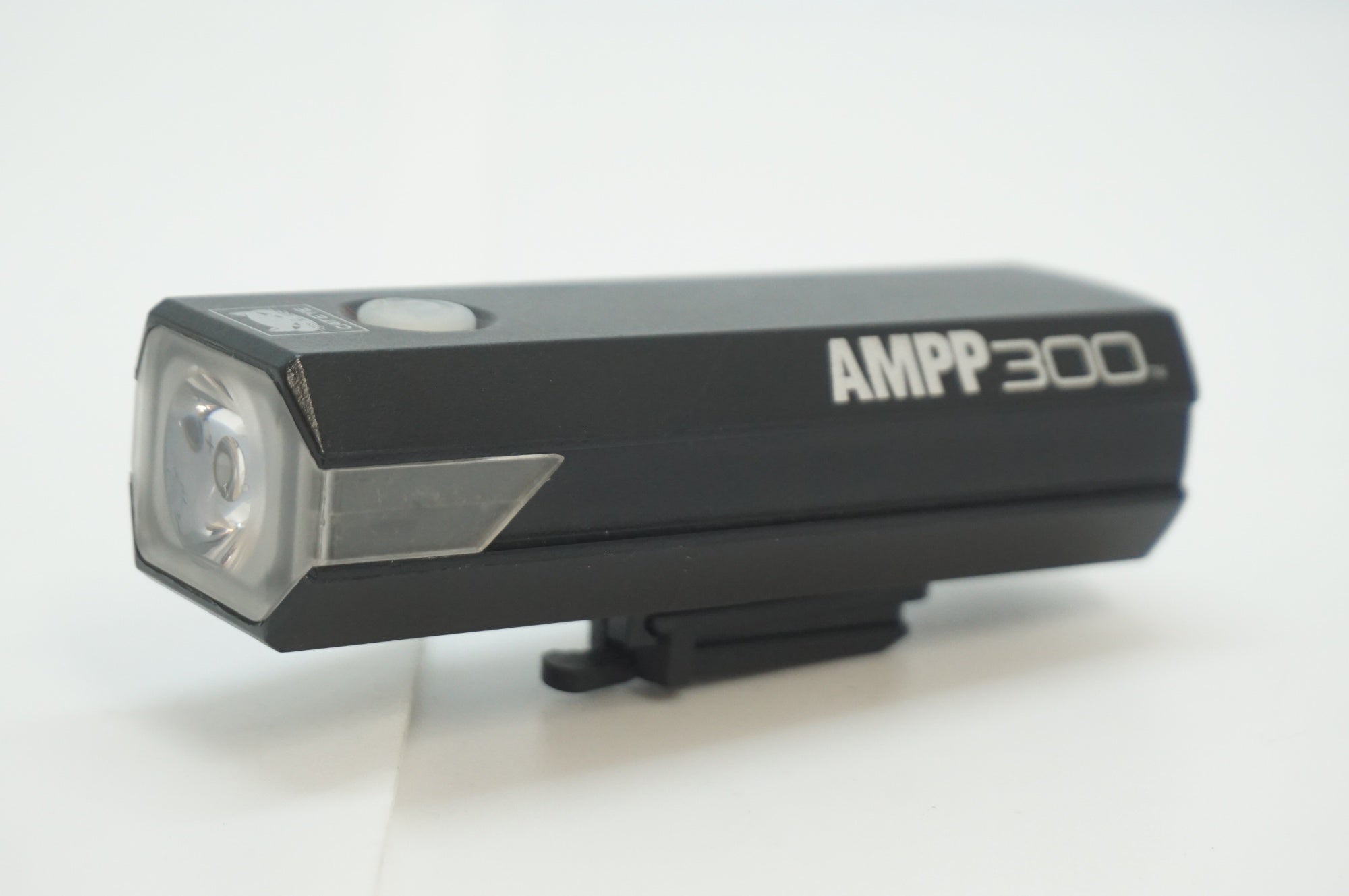 CATEYE 「キャットアイ」 AMPP300 フロントライト / 福岡店