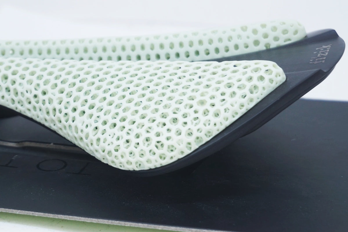 FIZIK 「フィジーク」 VERSUS EVO ADAPTIVE サドル / 大阪美原北インター店