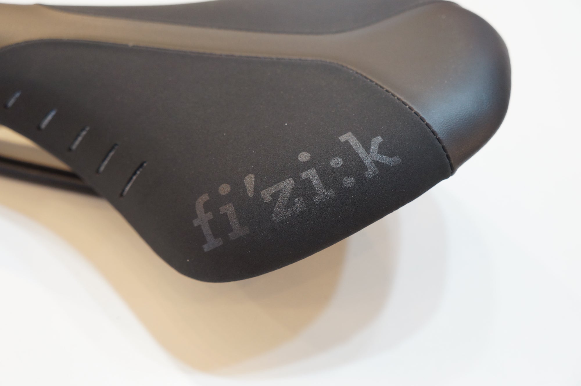 FIZIK 「フィジーク」 ANTARES R7 サドル / バイチャリ浦和ベース