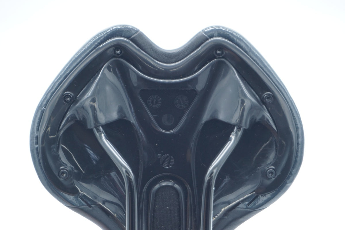 VELO 「ベロ」 サドル / 滋賀大津店