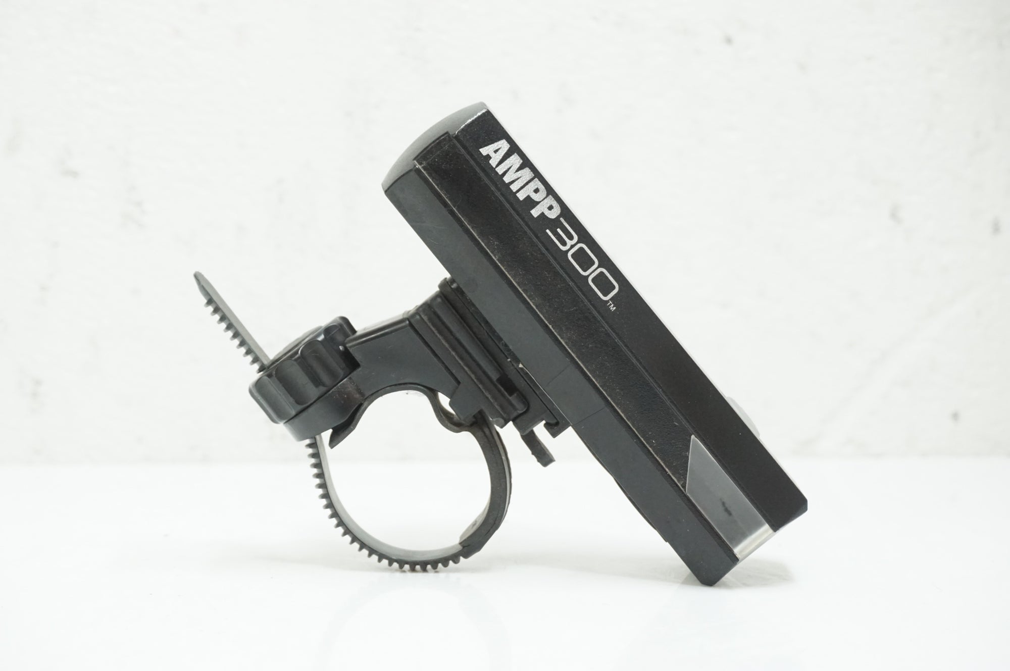 CATEYE 「キャットアイ」 AMPP300 フロントライト / 大宮店