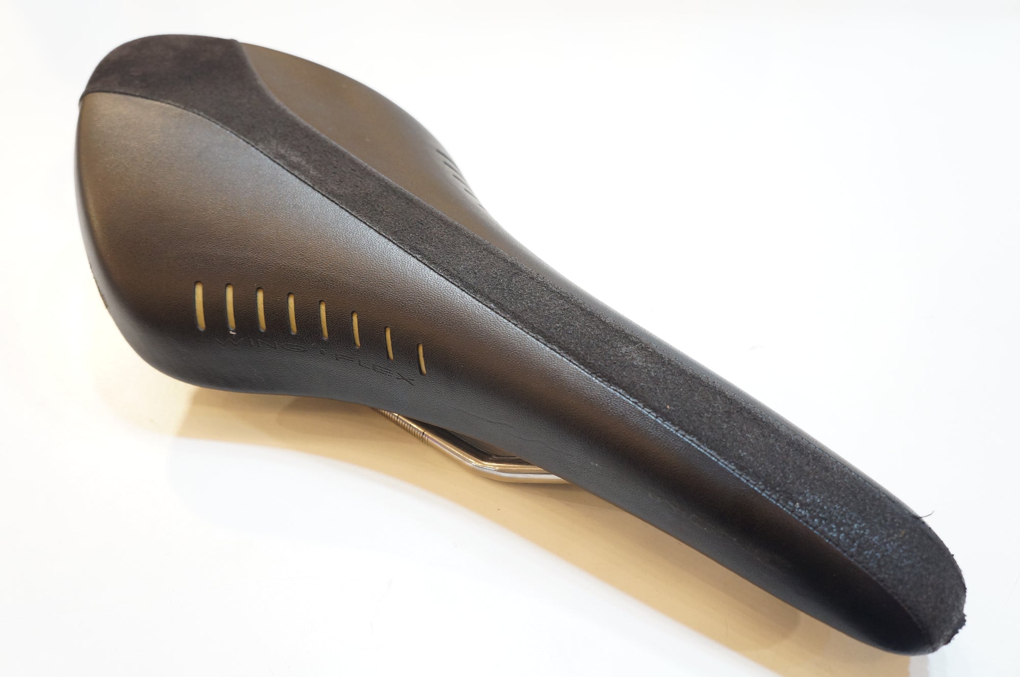 FIZIK 「フィジーク」 ARIONE WING FLEX サドル / バイチャリ浦和ベース