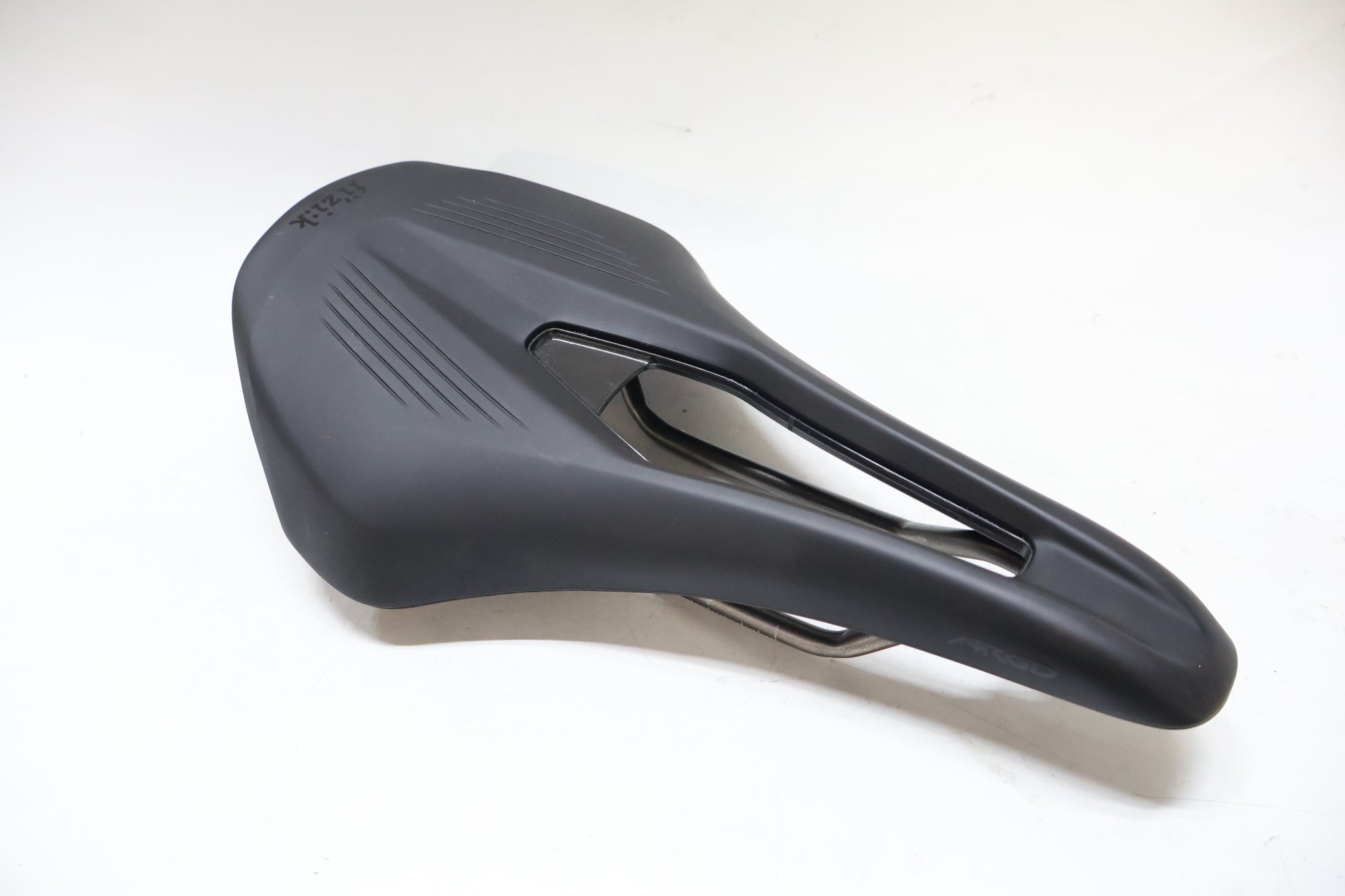 FIZIK 「フィジーク」 ARGO VENTO KIUMレール サドル / 高知店