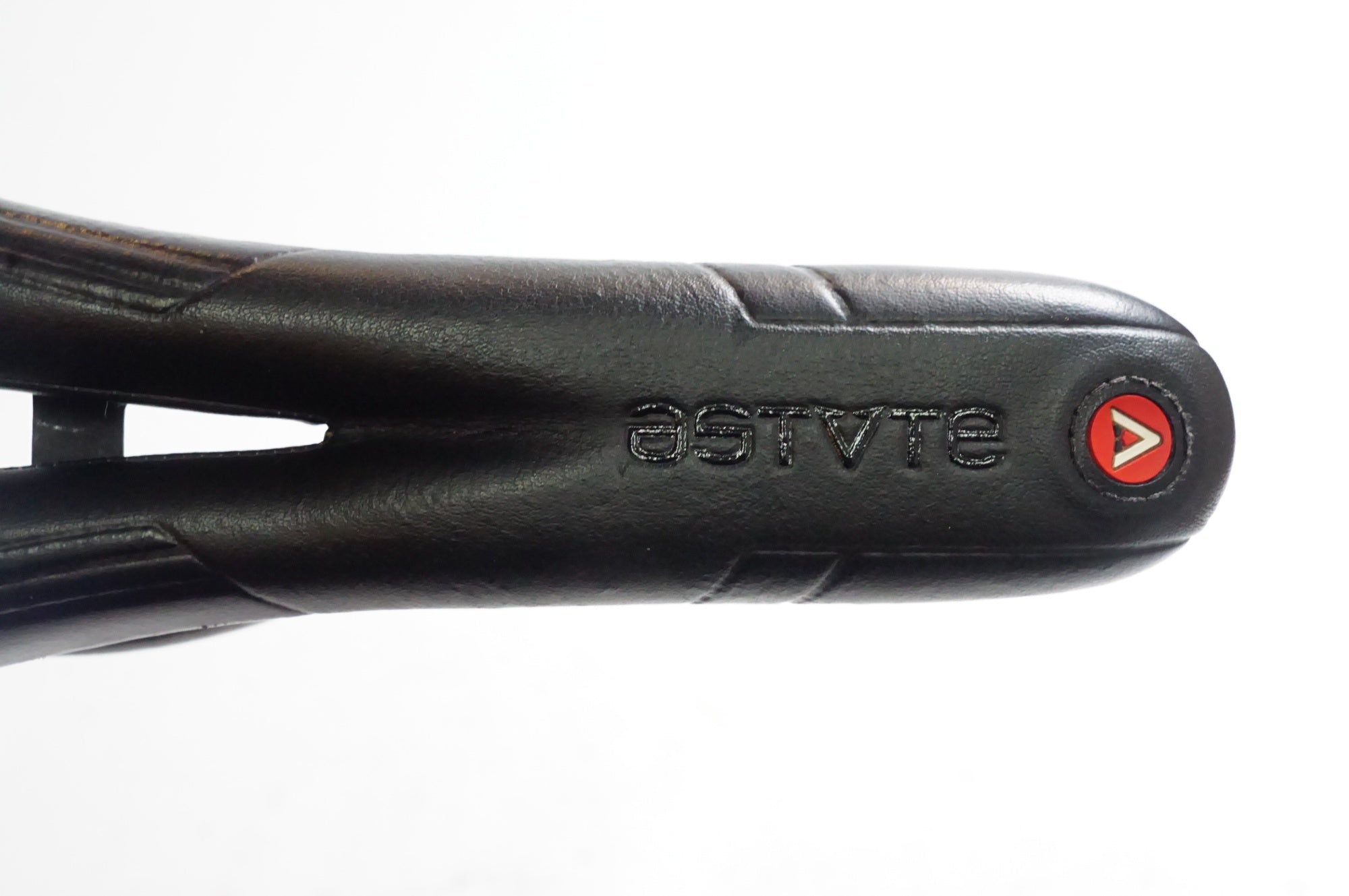 ASTUTE 「アスチュート」 SKY3.0 CARBON サドル / 熊谷本店