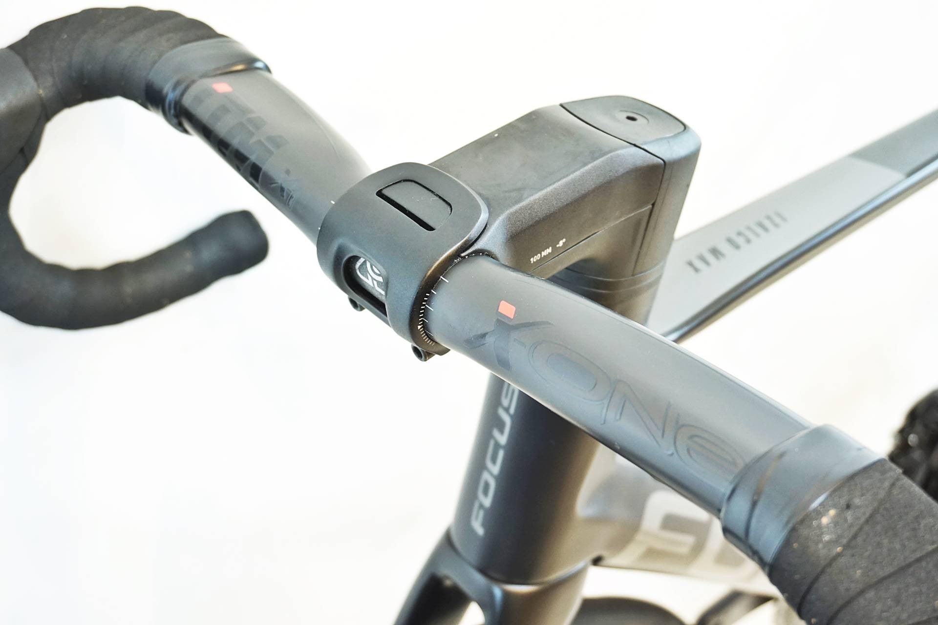 FOCUS 「フォーカス」 IZALCO MAX DISC 9 2022年モデル ロードバイク / 有明ガーデン店