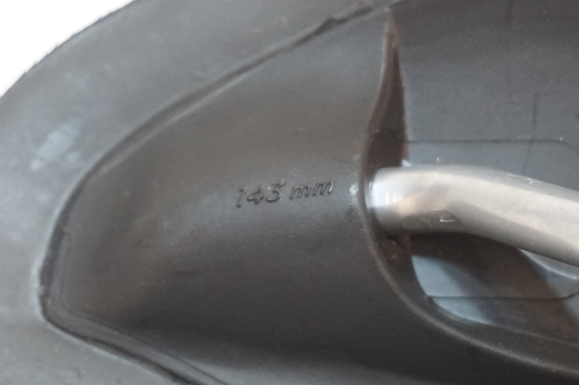 SPECIALIZED 「スペシャライズド」 TOUPE SPORT 143mm サドル / 浦和ベース